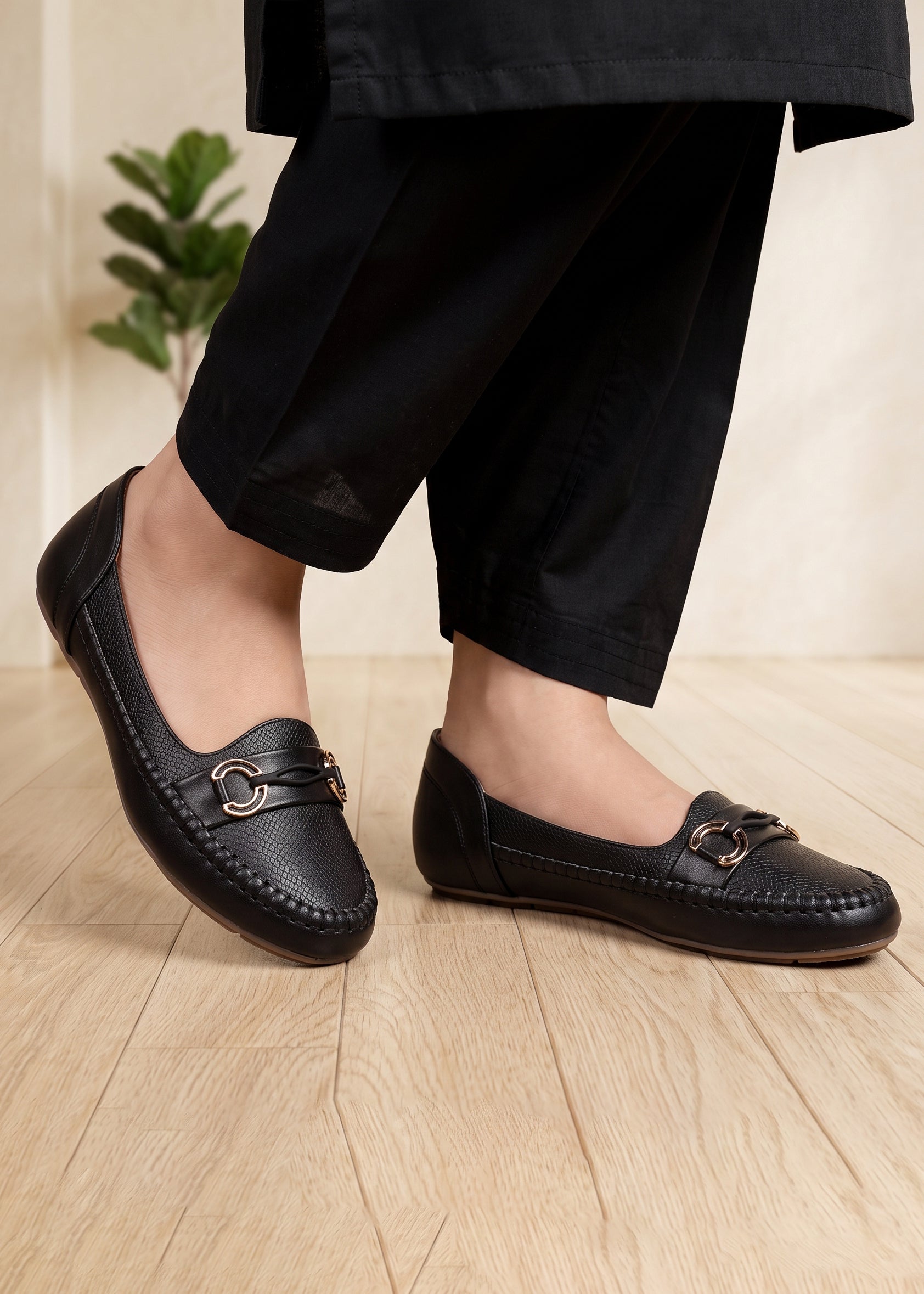 Moccasins in Black by - High Quality Women Moccasins NUQ7251