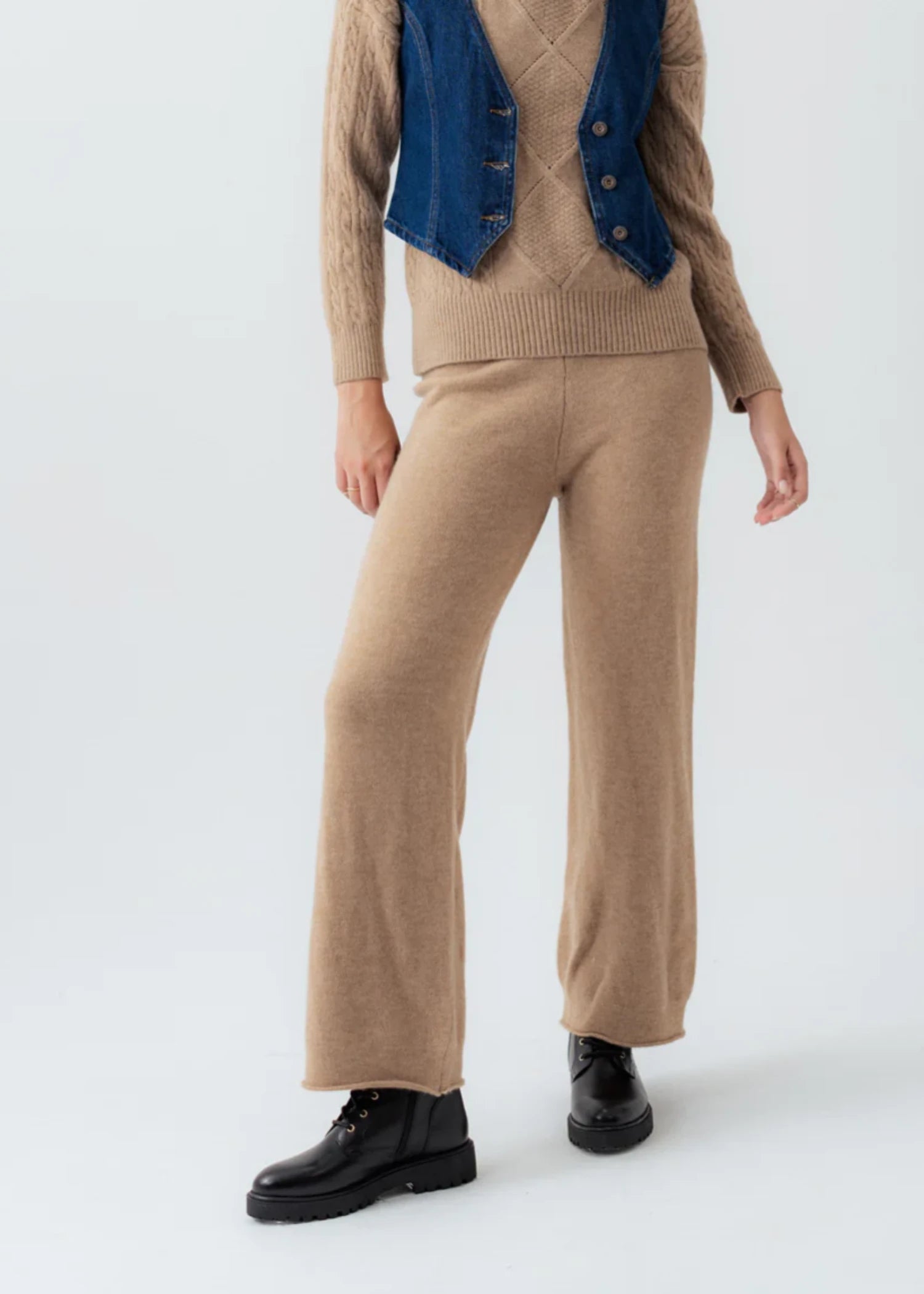 wool Trousers in Tan brown