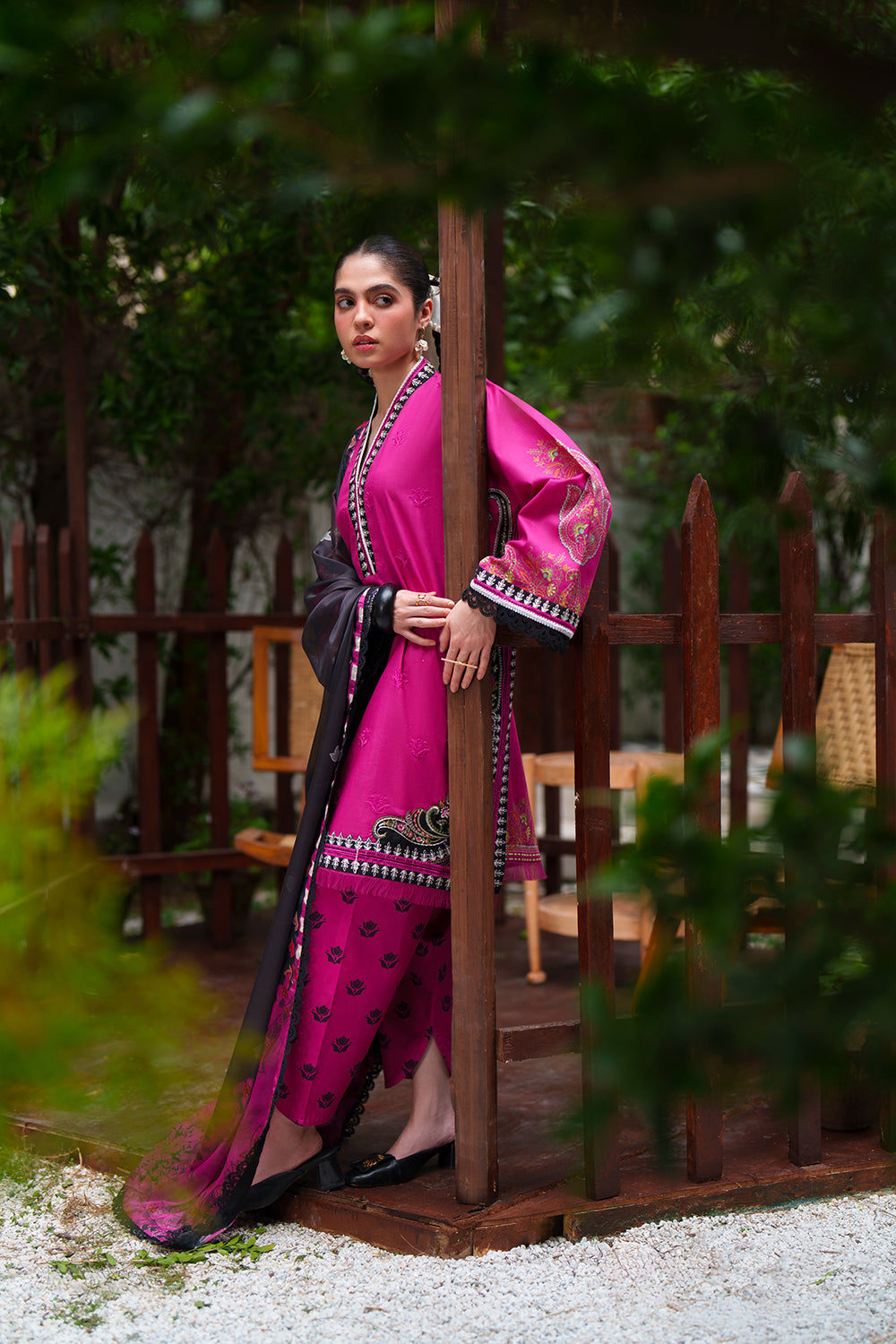 Laanem Luxury Lawn – AMARA-A-SRL26-02