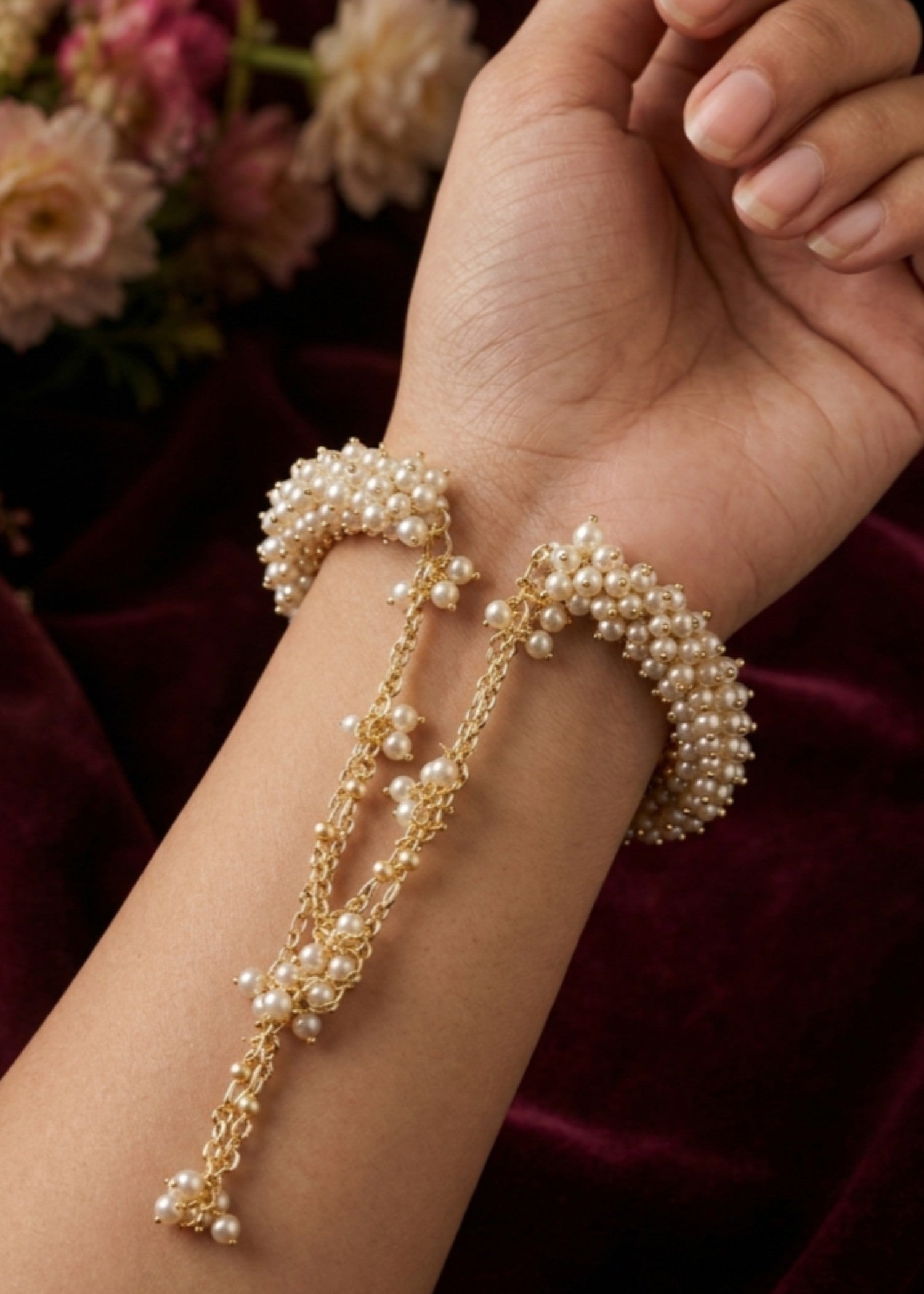 Bangles in Cream Color by - Trendy Women Bangles HMQ1848