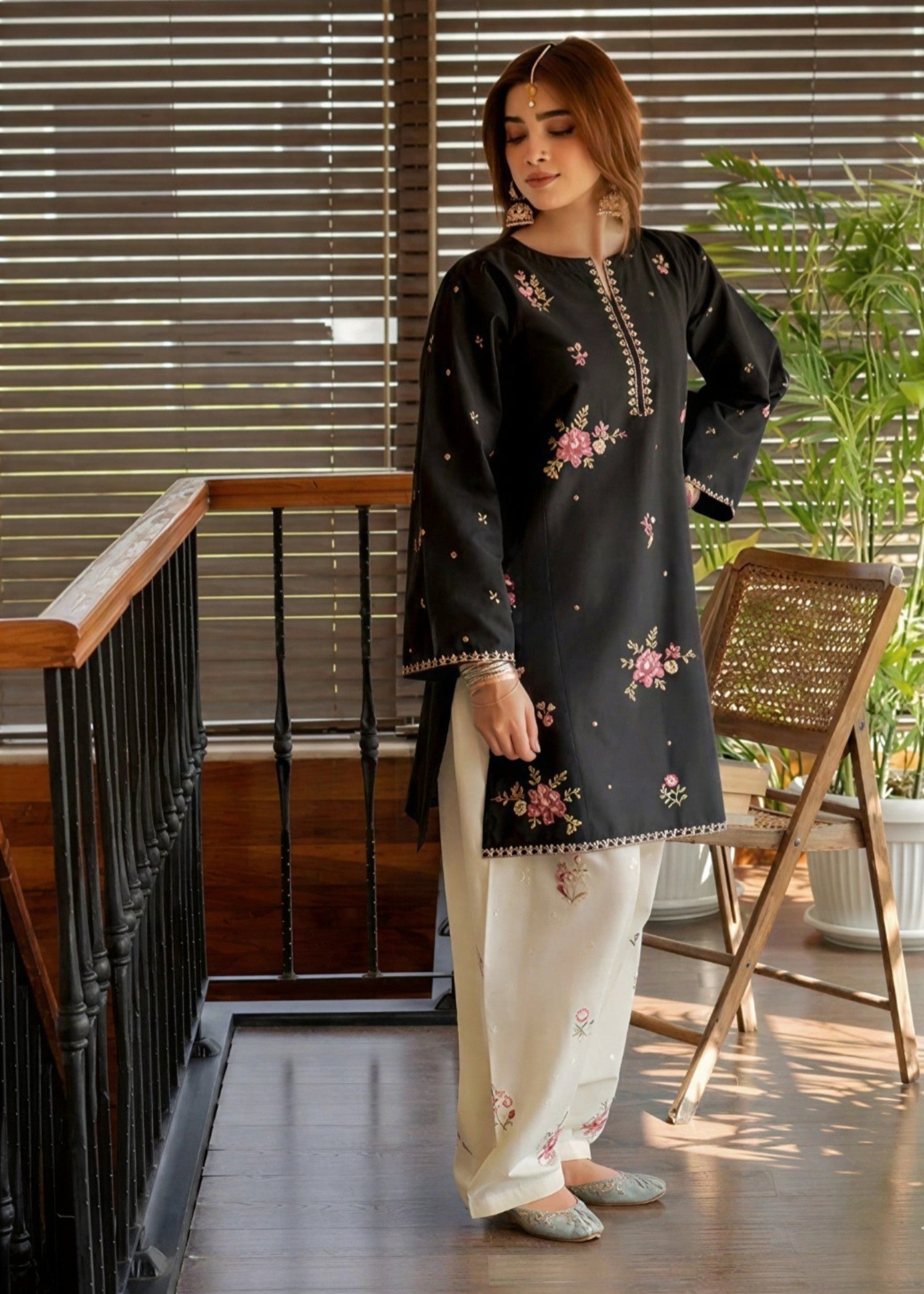lawn cotton Kurta Set in Black, ivory