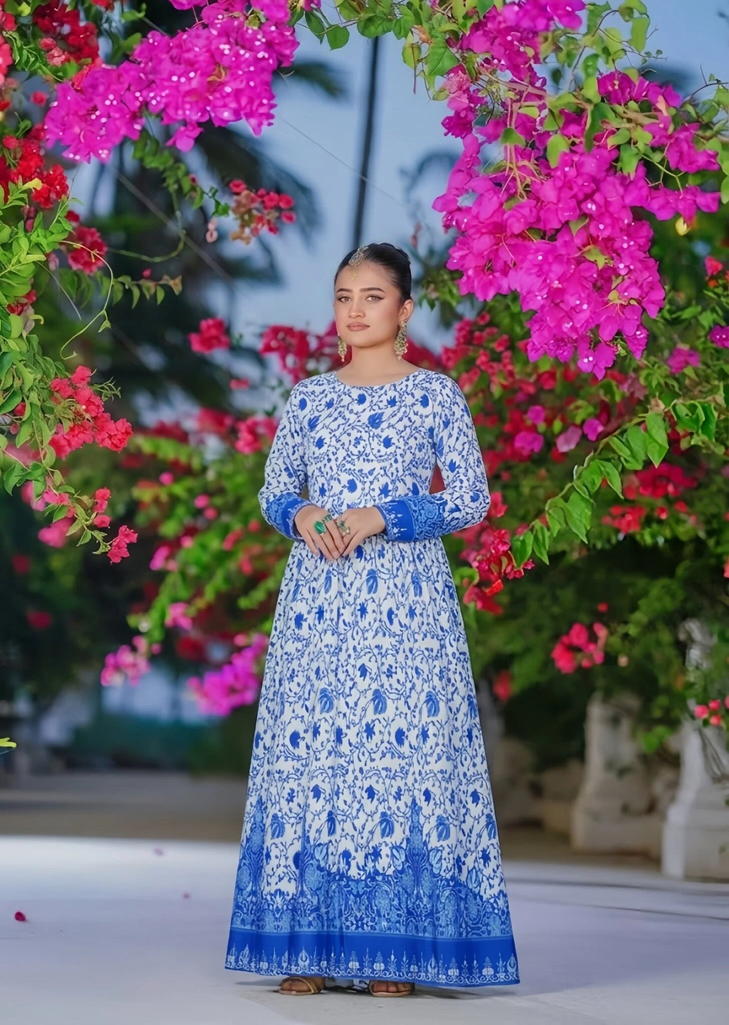 poly lawn Maxi in Royal blue, white