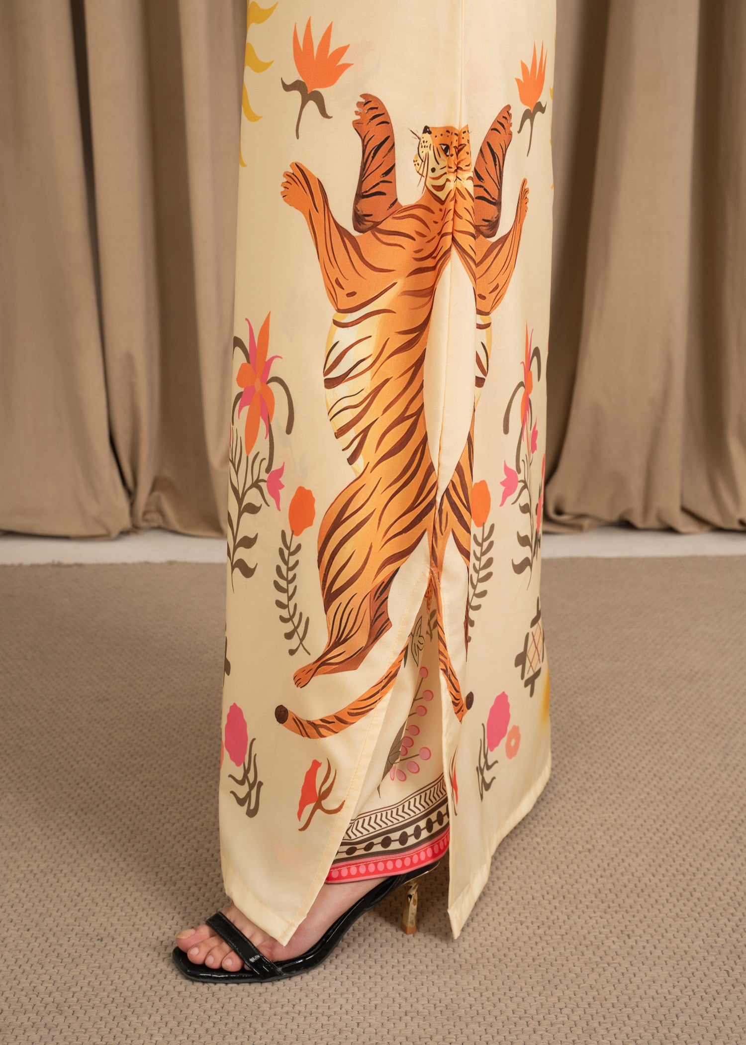silk crepe Kurta Set in Cream