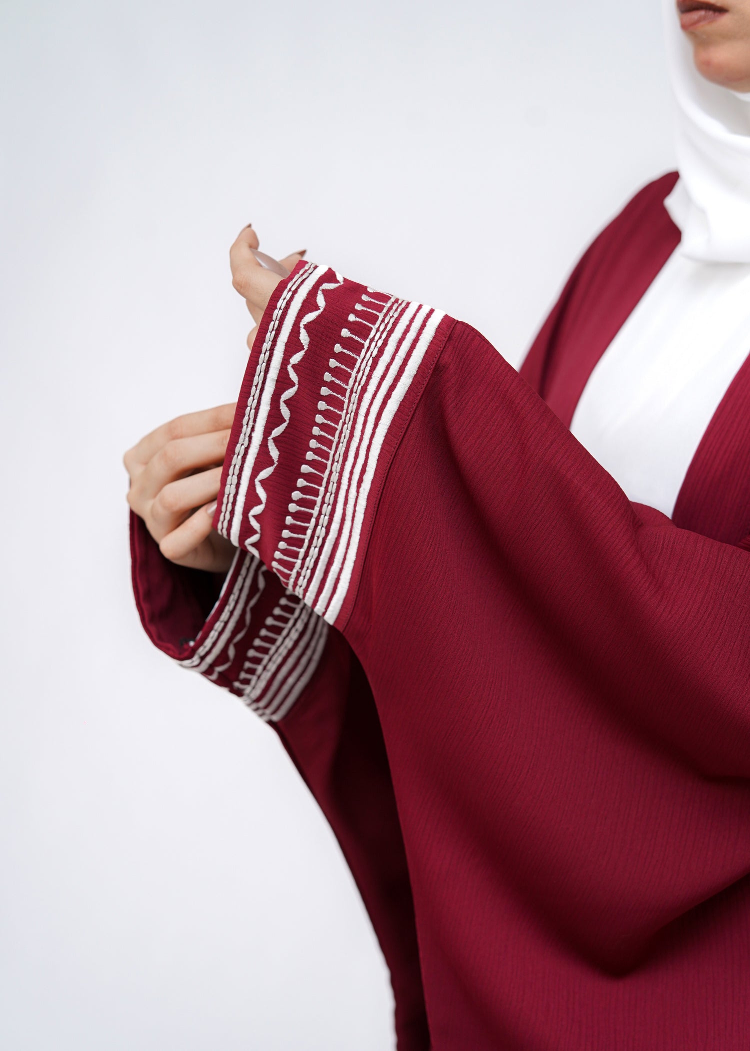 nidha Abaya in Burgundy, white