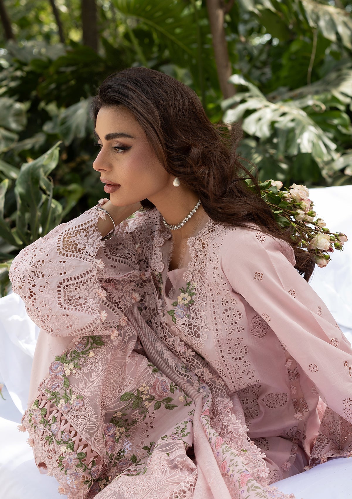 Luxury Lawn – ELQ-1b Love Escape