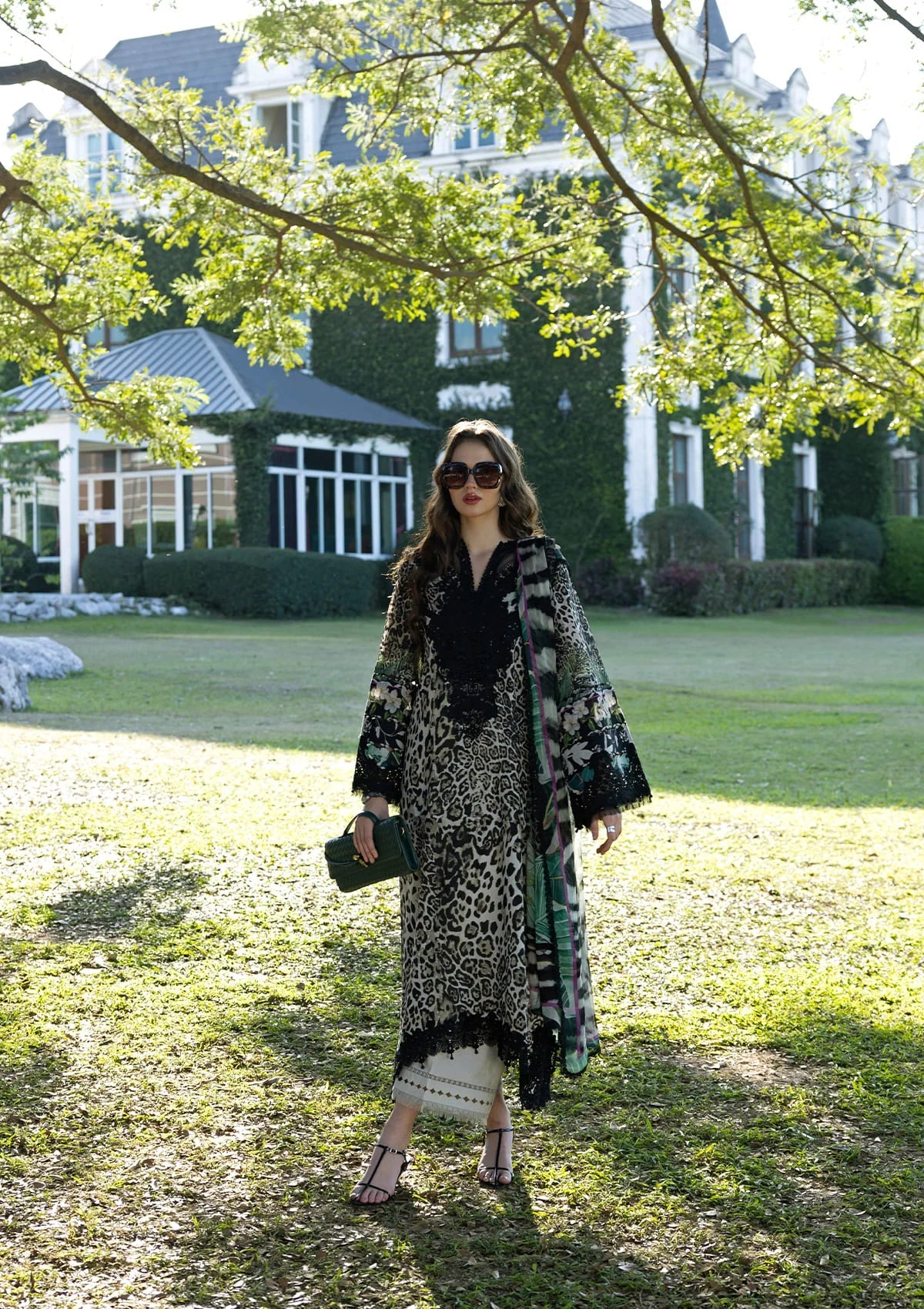 Signature Embroidered Lawn Prints – ESA-3A BELLADURNE