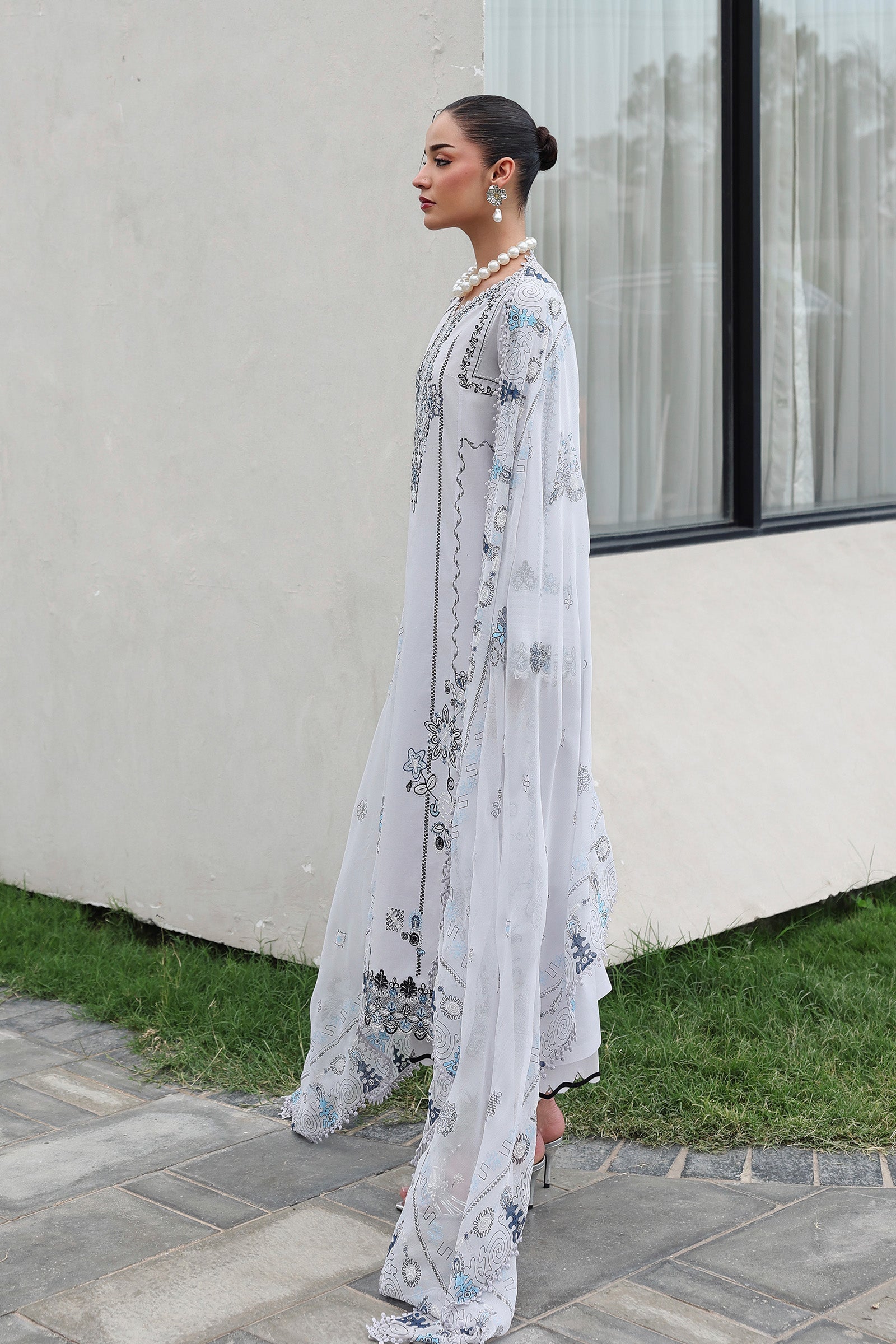 Qline Lawn Drop II – QKL-03 SAMIA