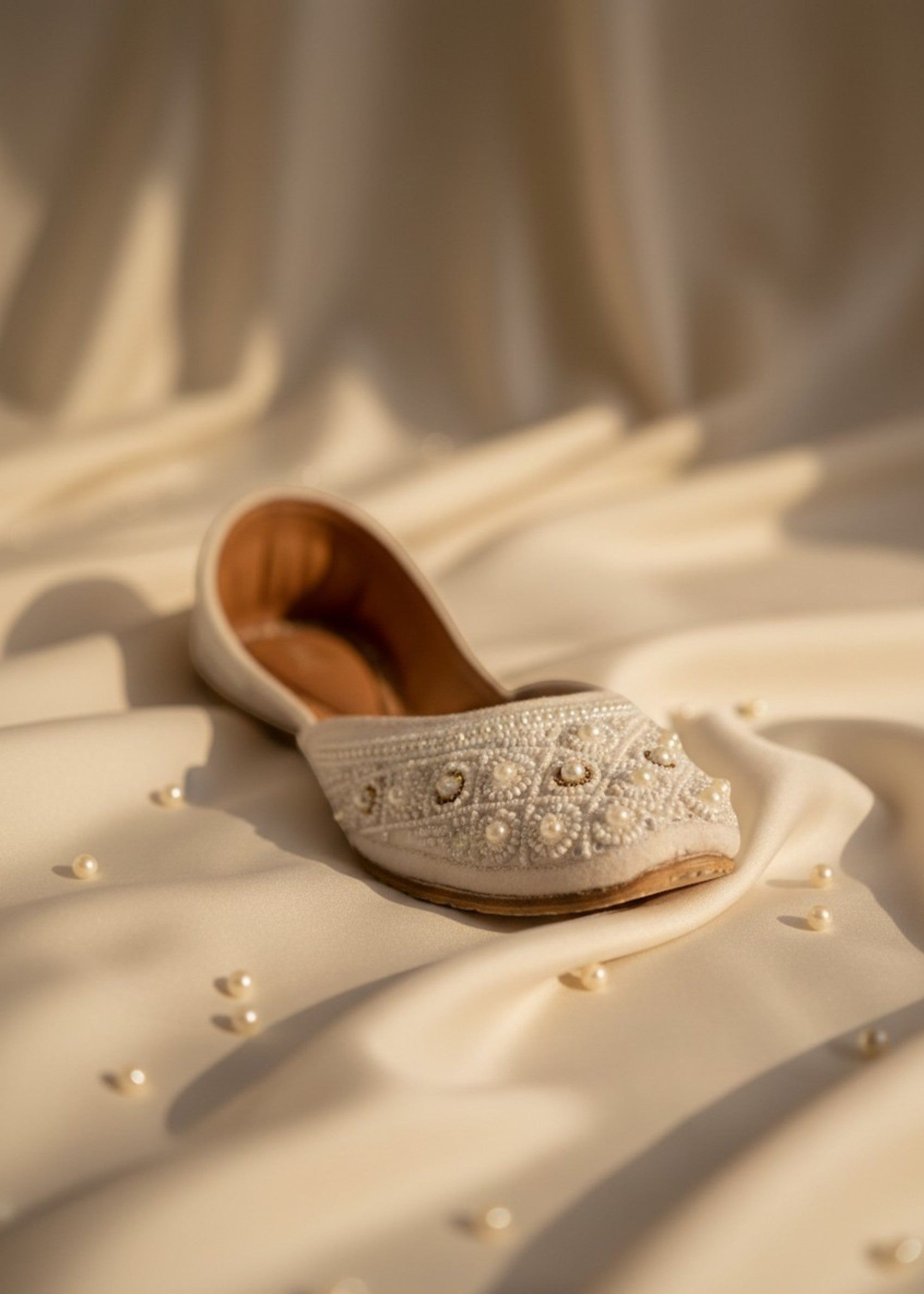 Khussa in White by - High Quality Women Khussa FRW9913