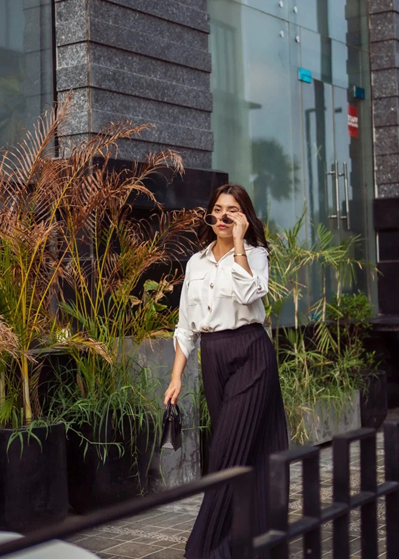 crepe Trousers in Jet black