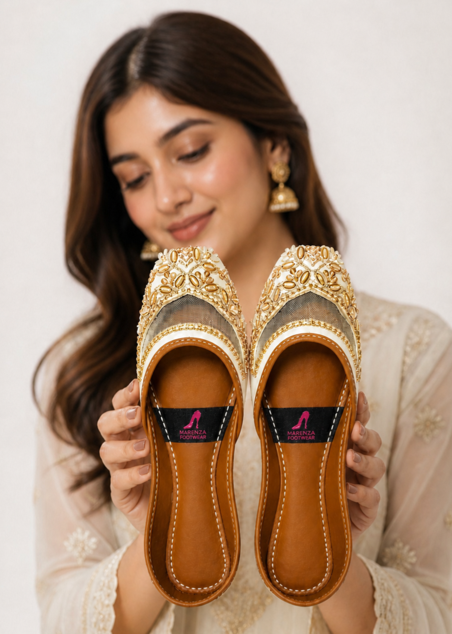 Khussa in Floral white, gold by - High Quality Women Khussa AXP0991