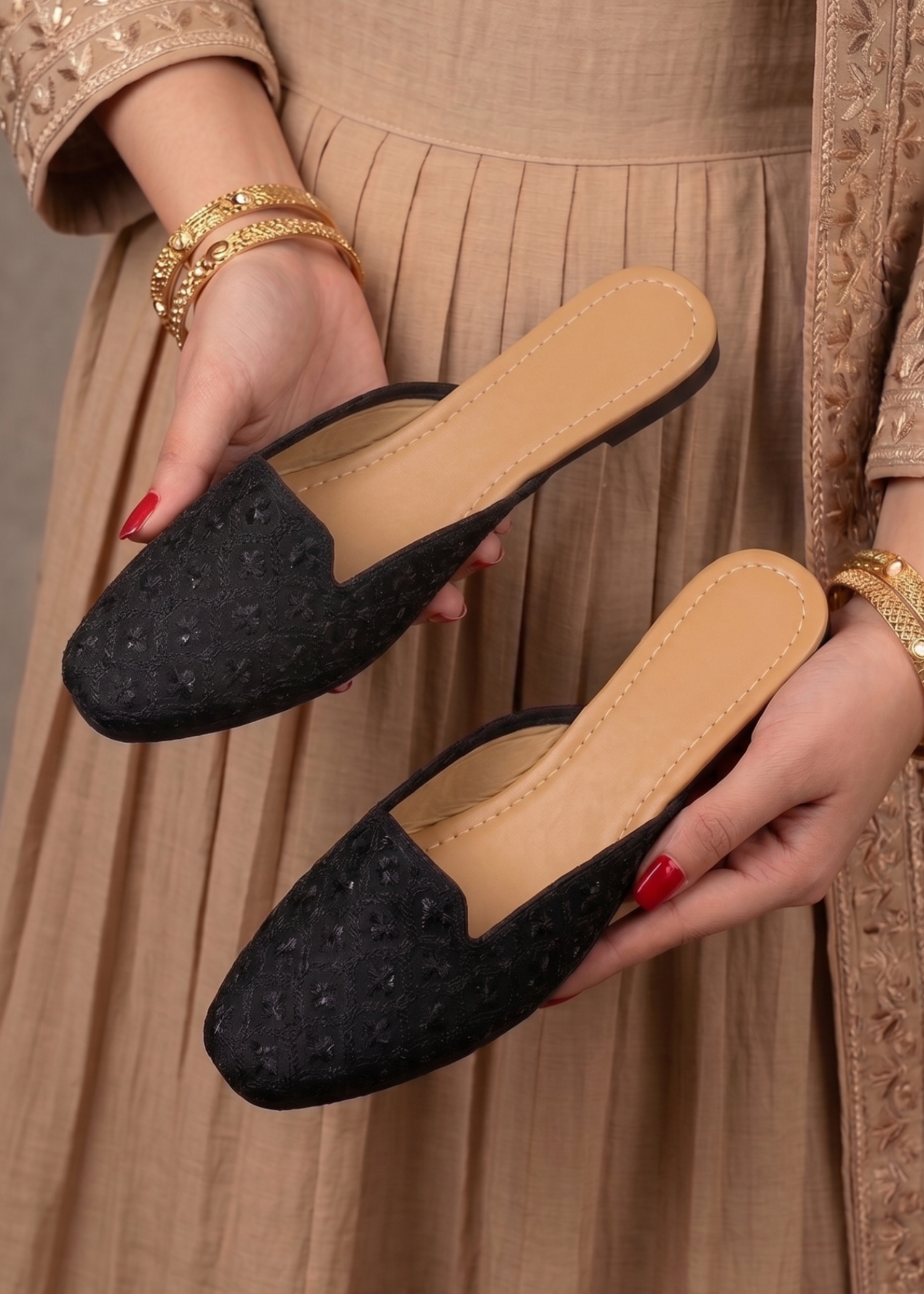 Mules in Black by - High Quality Women Mules YKF8089