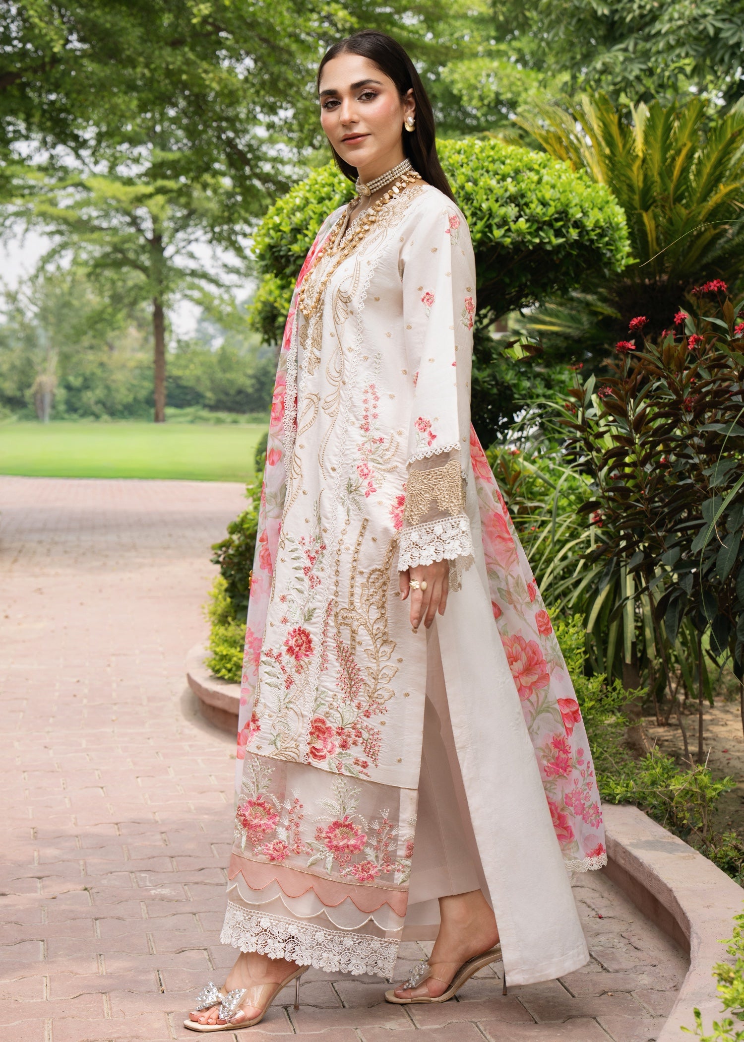 lawn Kurta Set in Floral white