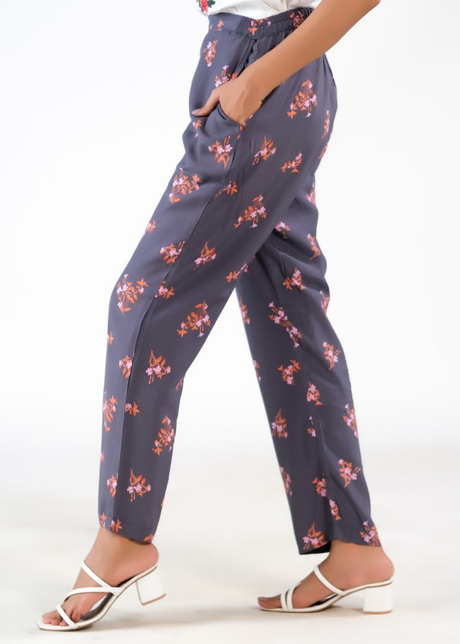 crepe Trousers in Royal purple