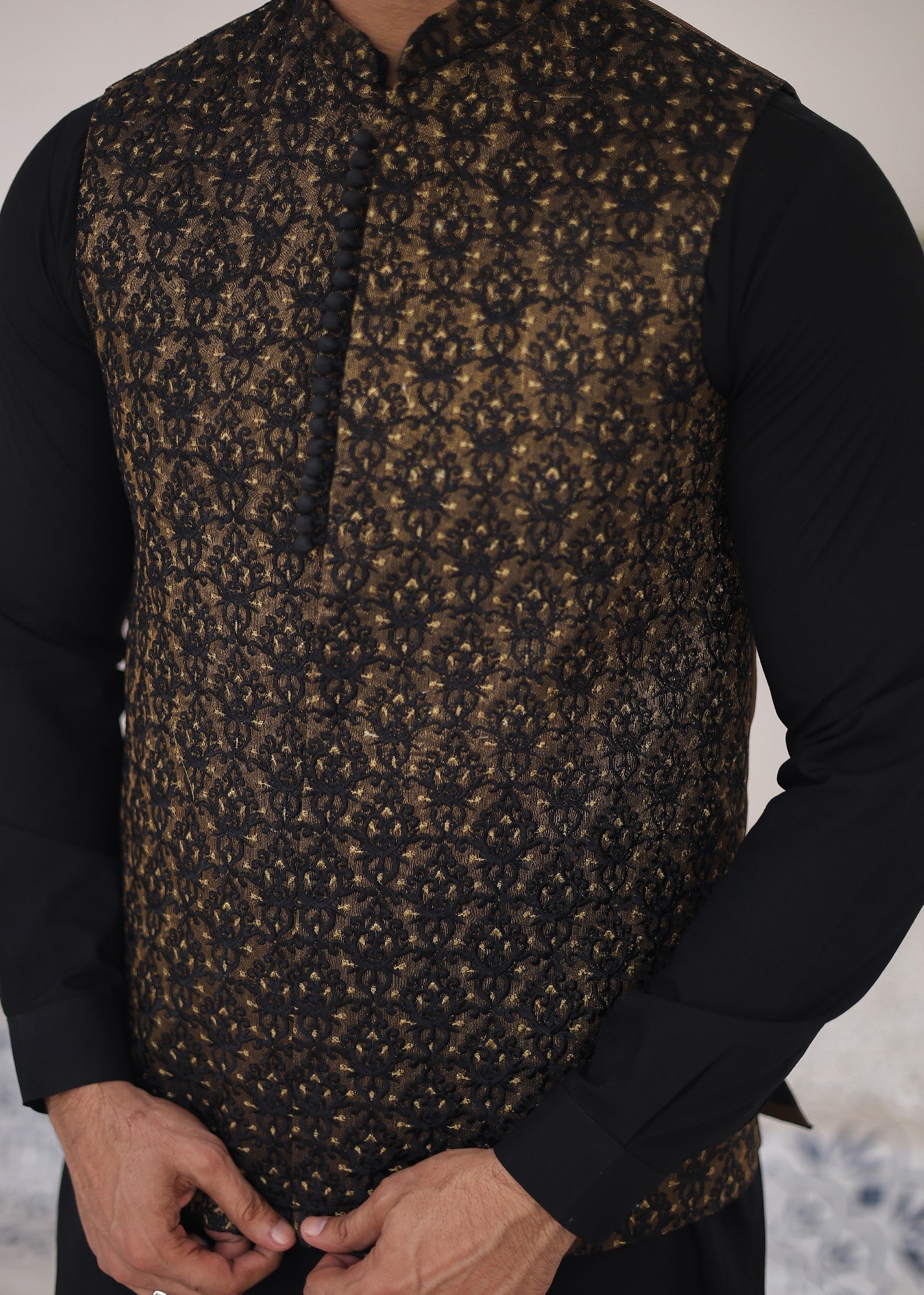 zari masuri Waistcoat in Gold, black