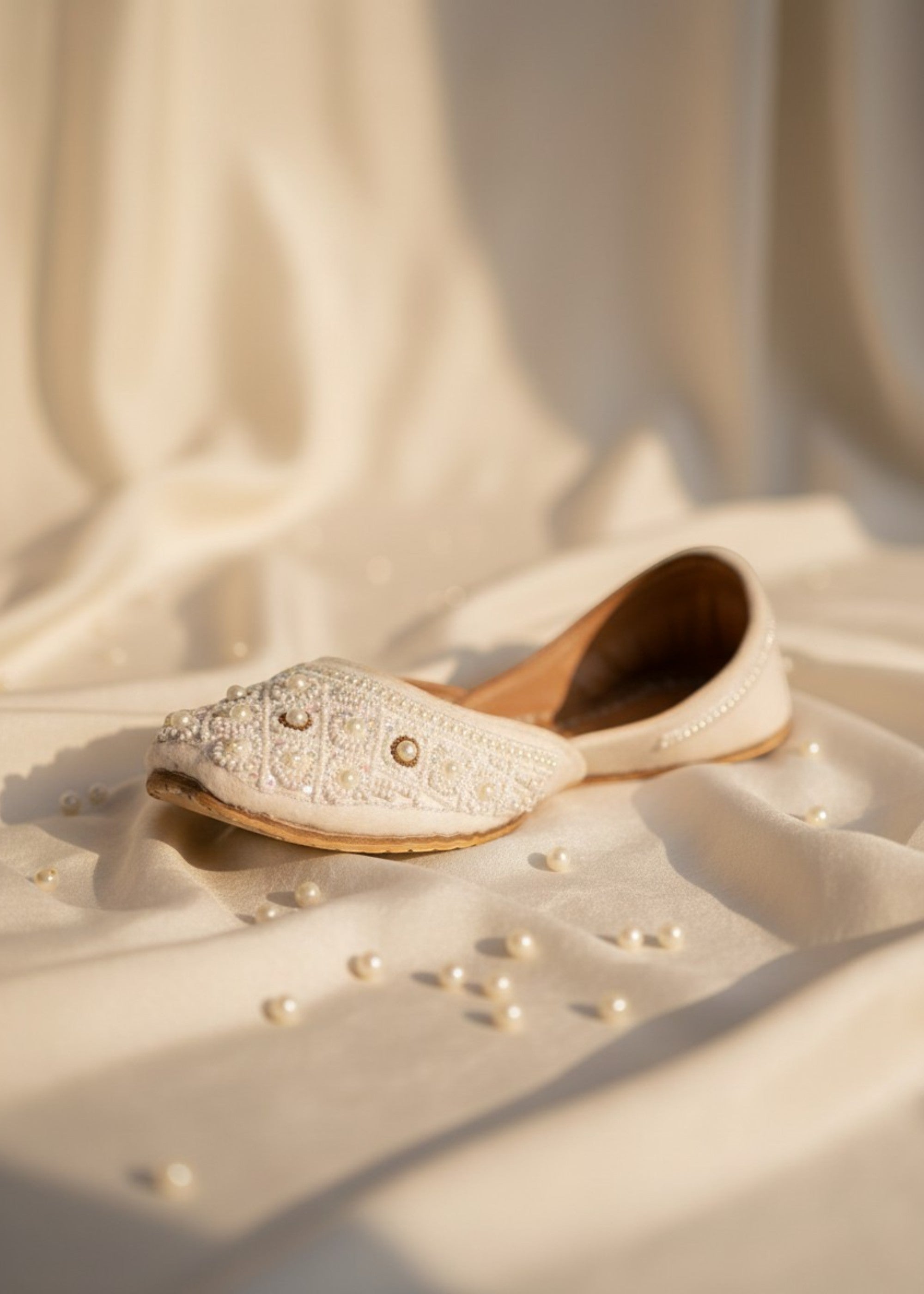 Khussa in White by - High Quality Women Khussa FRW9913