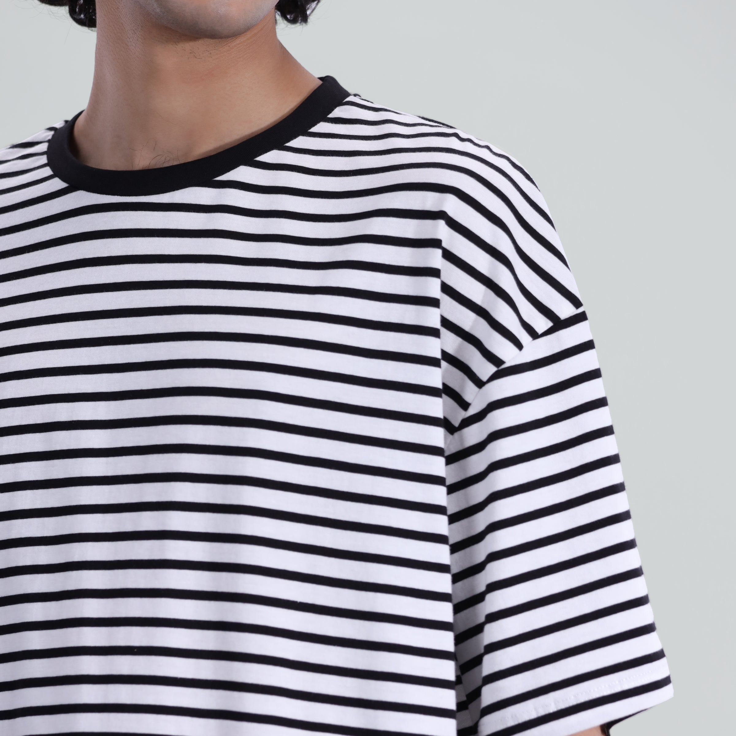 zari cotton T Shirt in White, black
