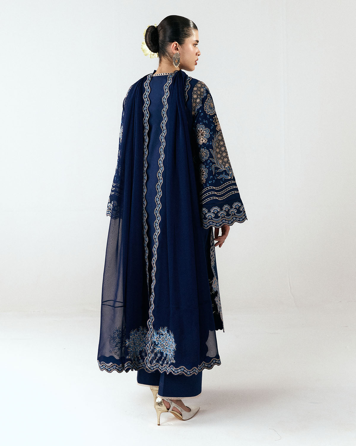 Jugnu Luxury Lawn Edit – Tiva