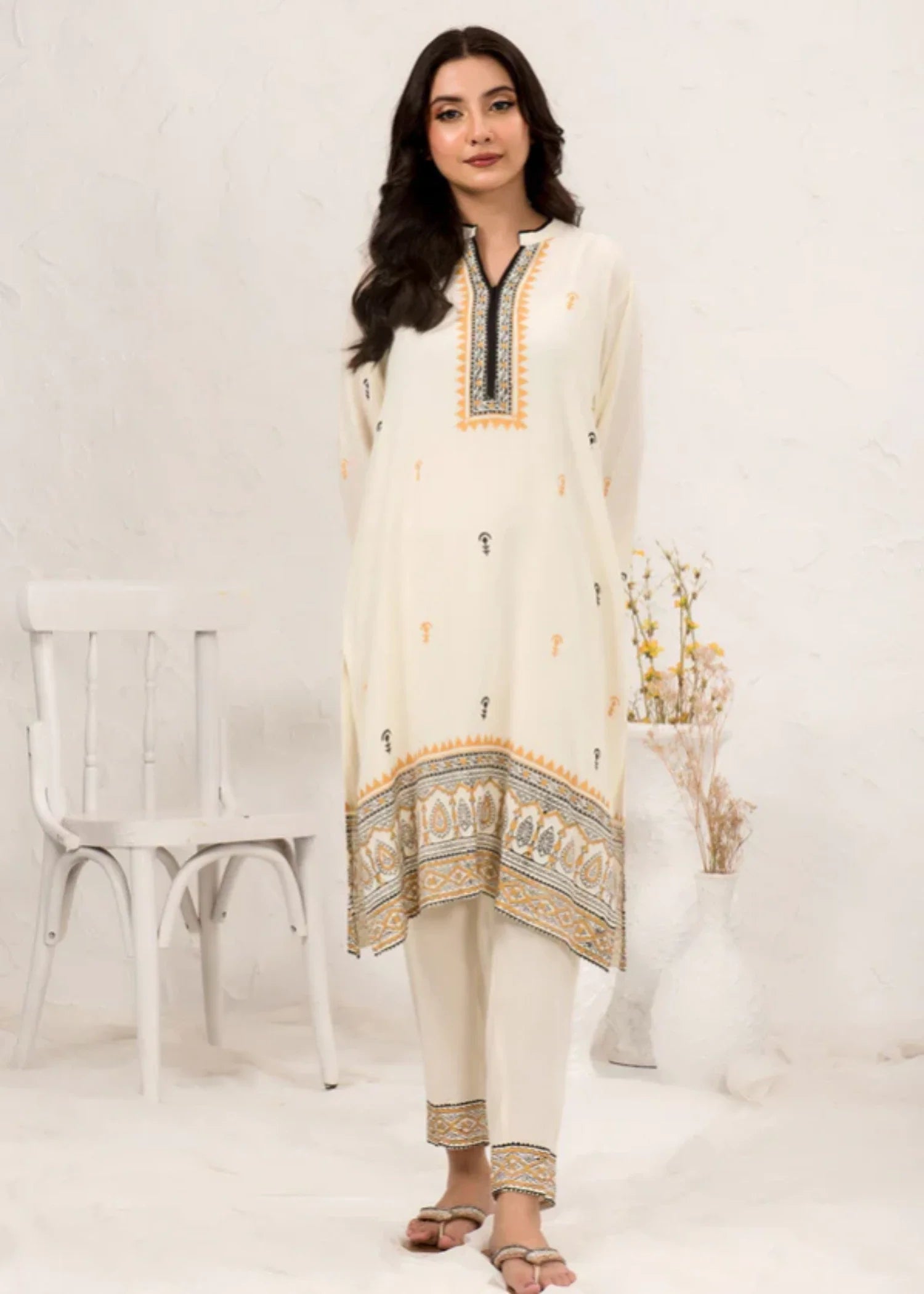 pk crepe Kurta Set in Ivory