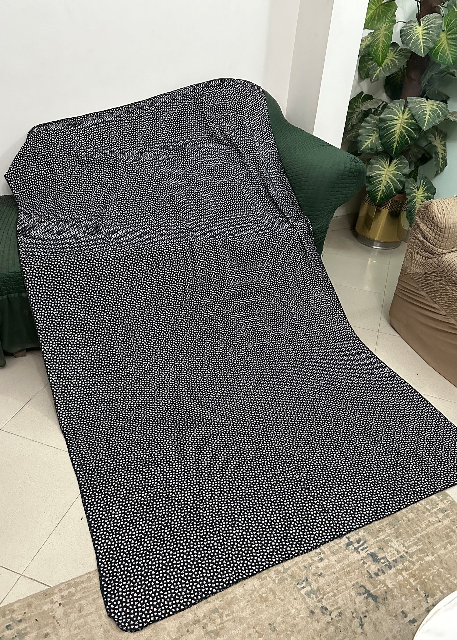 swiss cotton Chaddar in White, black