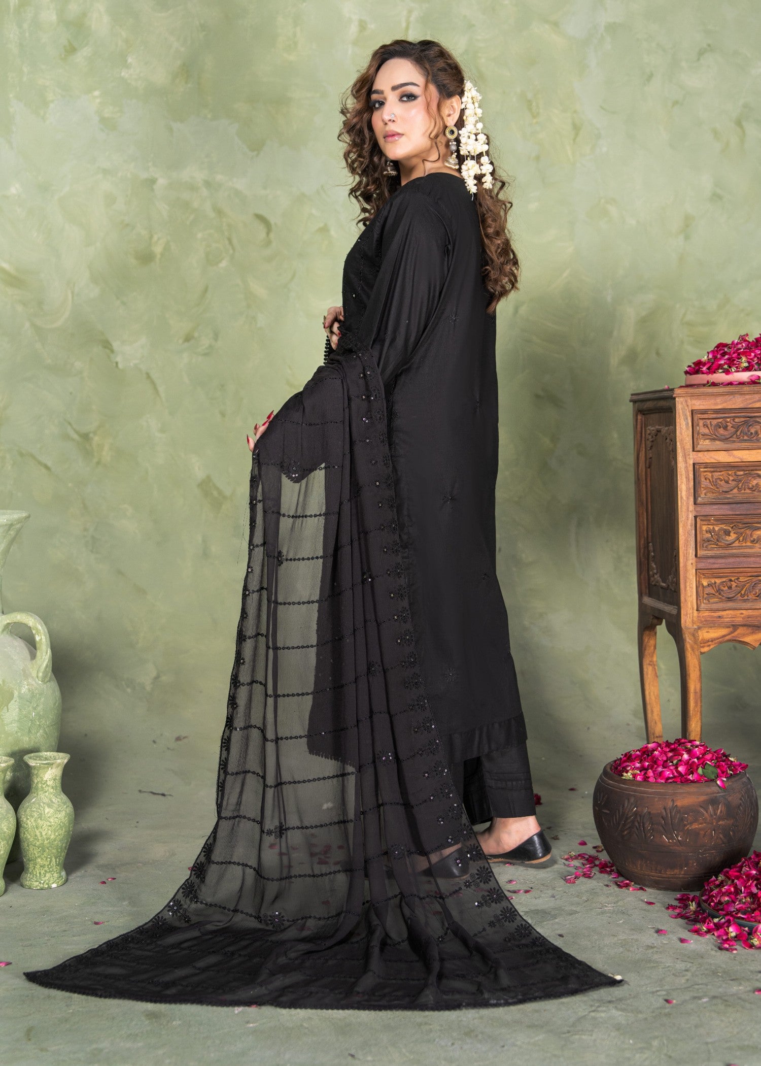 lawn Kurta Set in Black, jet black