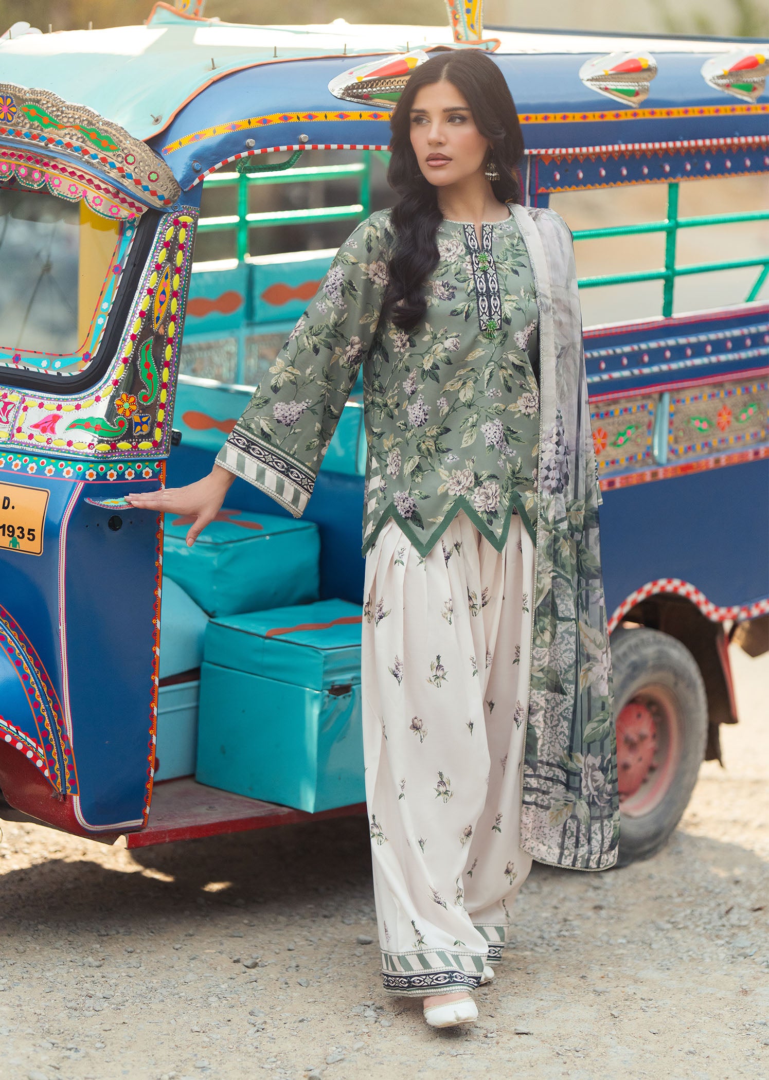 slub lawn Kurta Set in Fern green