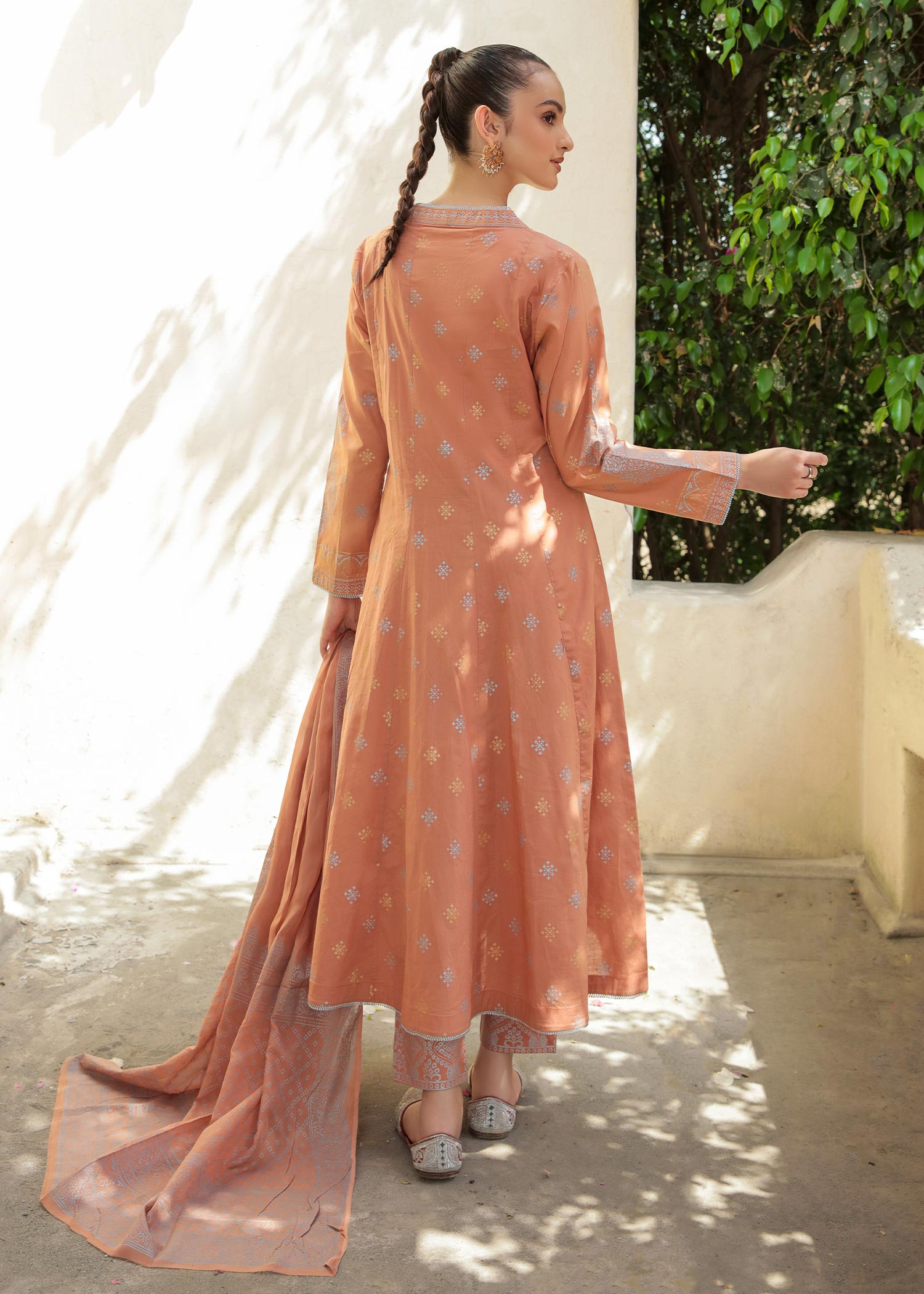 dhanak Pishwas in Peach pink