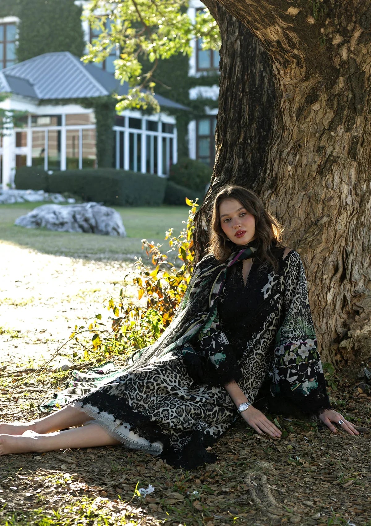 Signature Embroidered Lawn Prints – ESA-3A BELLADURNE