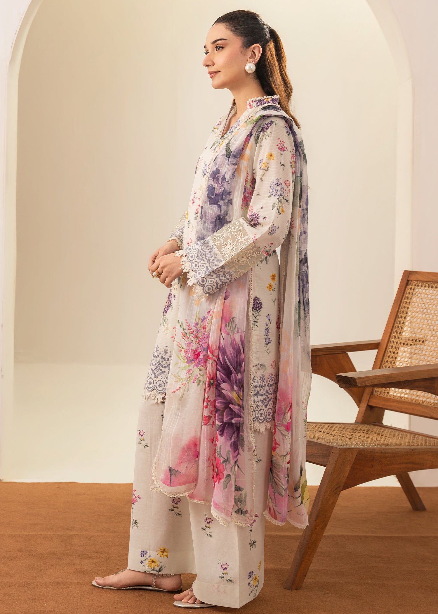 lawn Kurta Set in Off-white