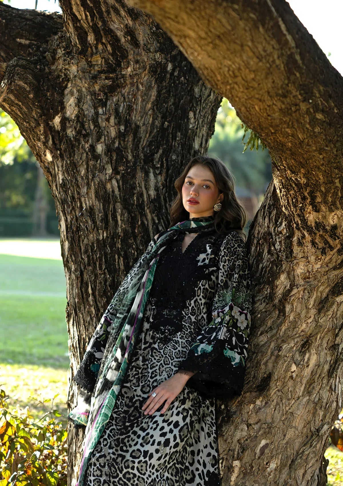 Signature Embroidered Lawn Prints – ESA-3A BELLADURNE