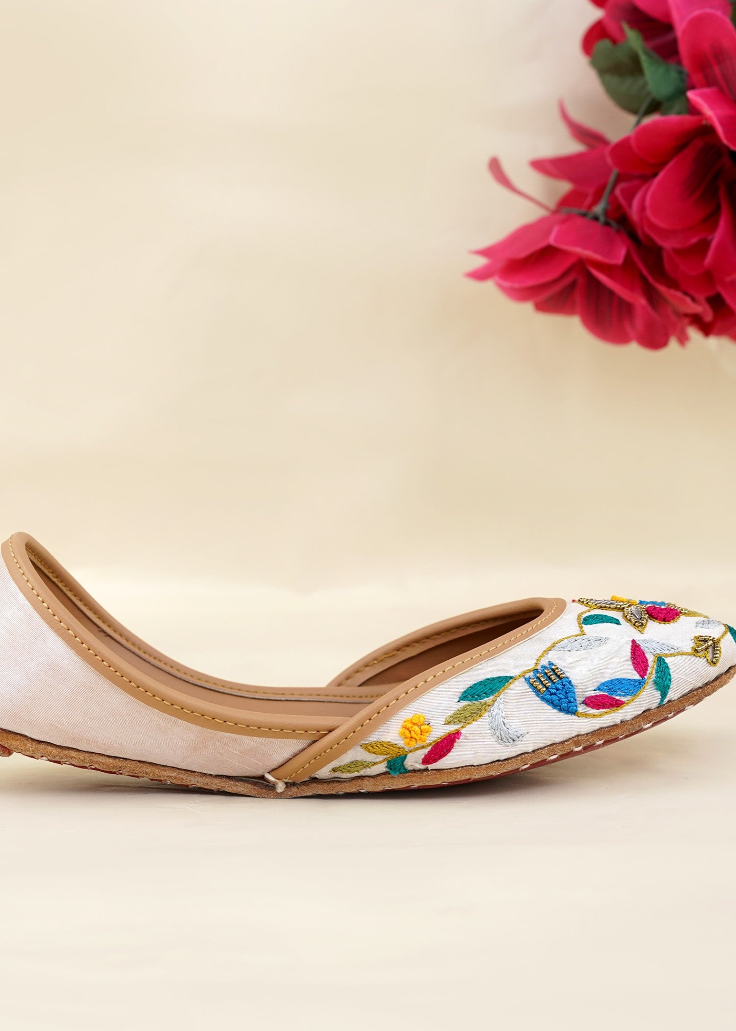 Khussa in White by - High Quality Women Khussa HAJ4007