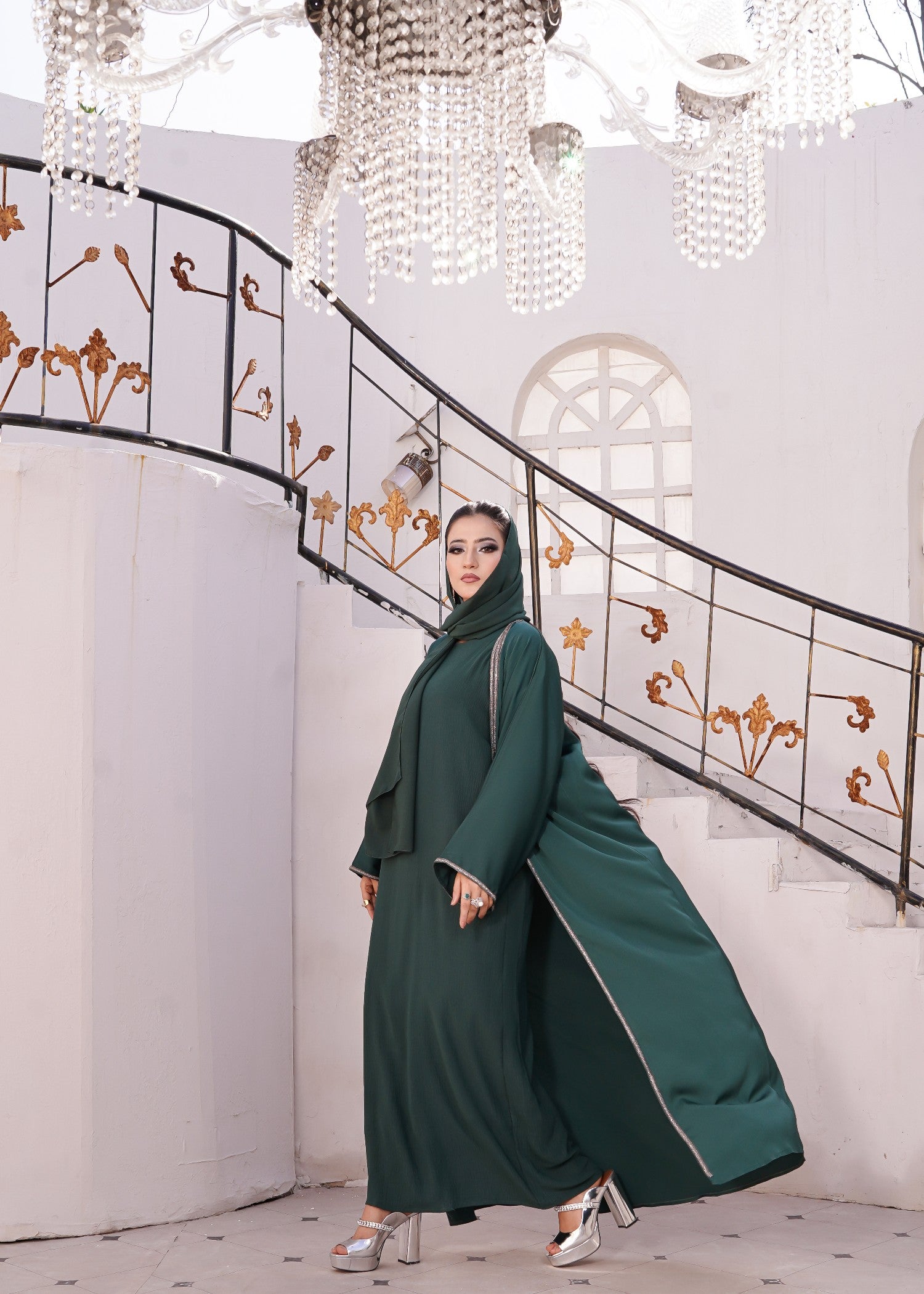 nidha blend Abaya in Bottle green