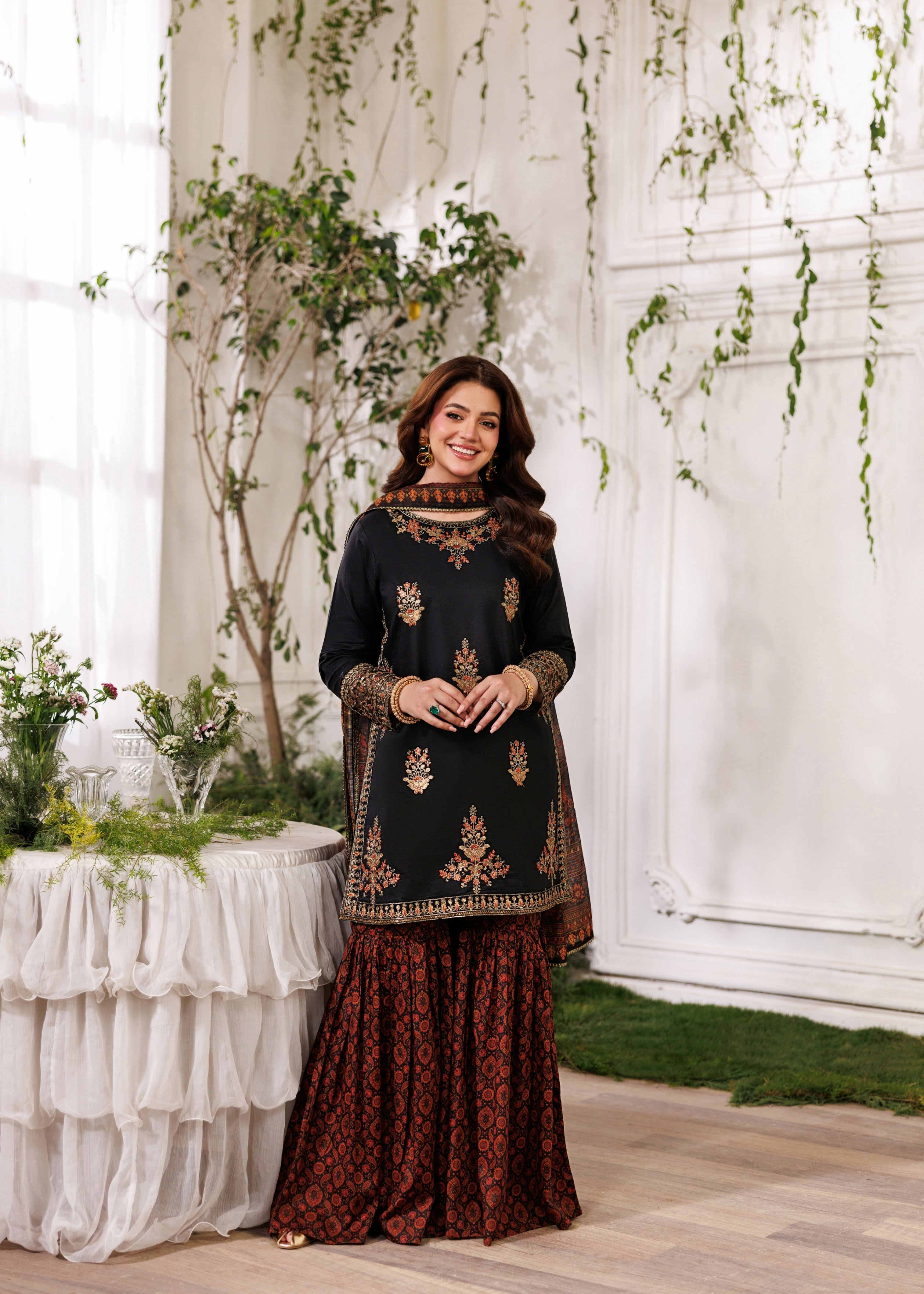 seersucker Gharara in Jet black