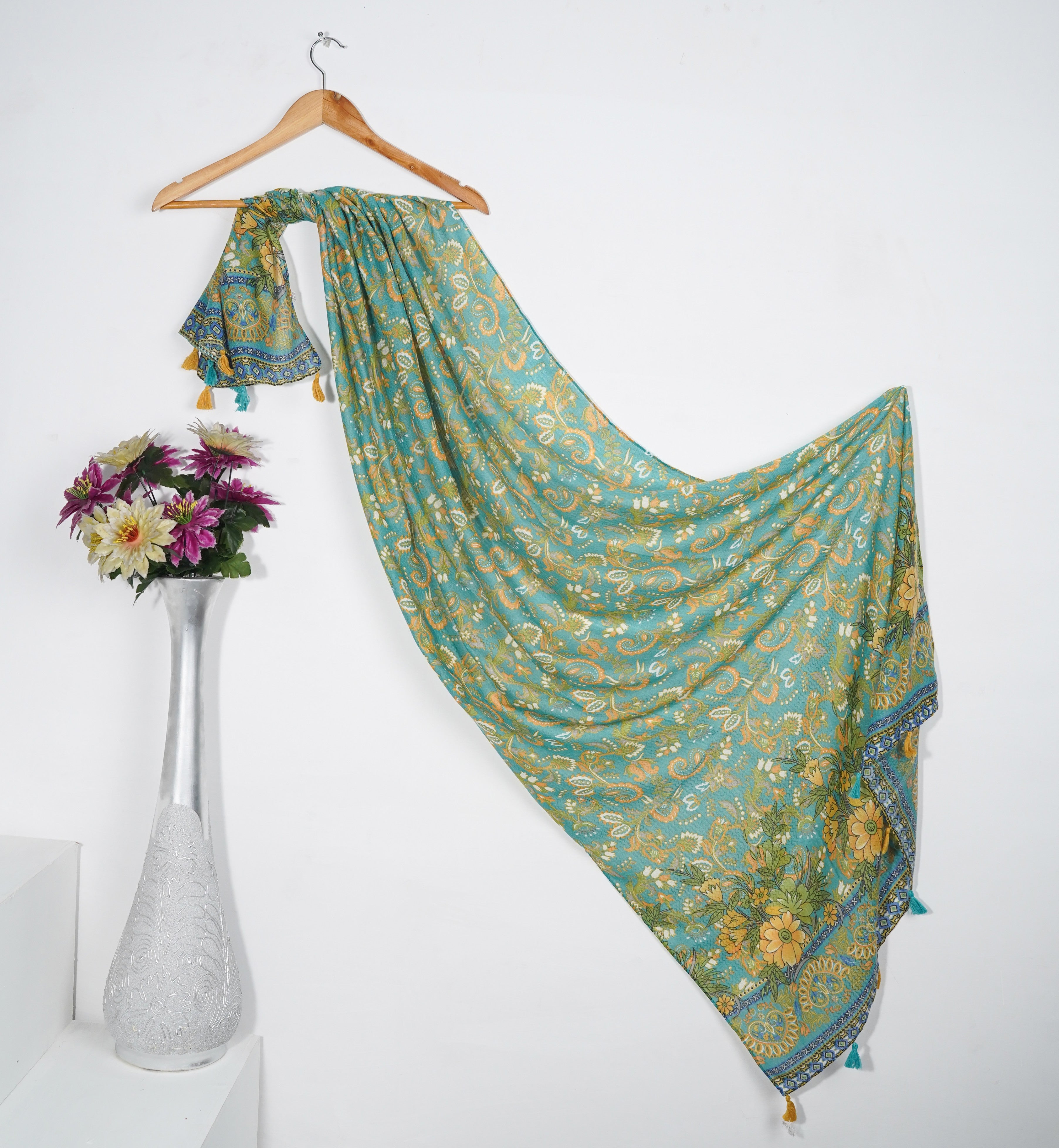 lawn Hijab in Green, multi