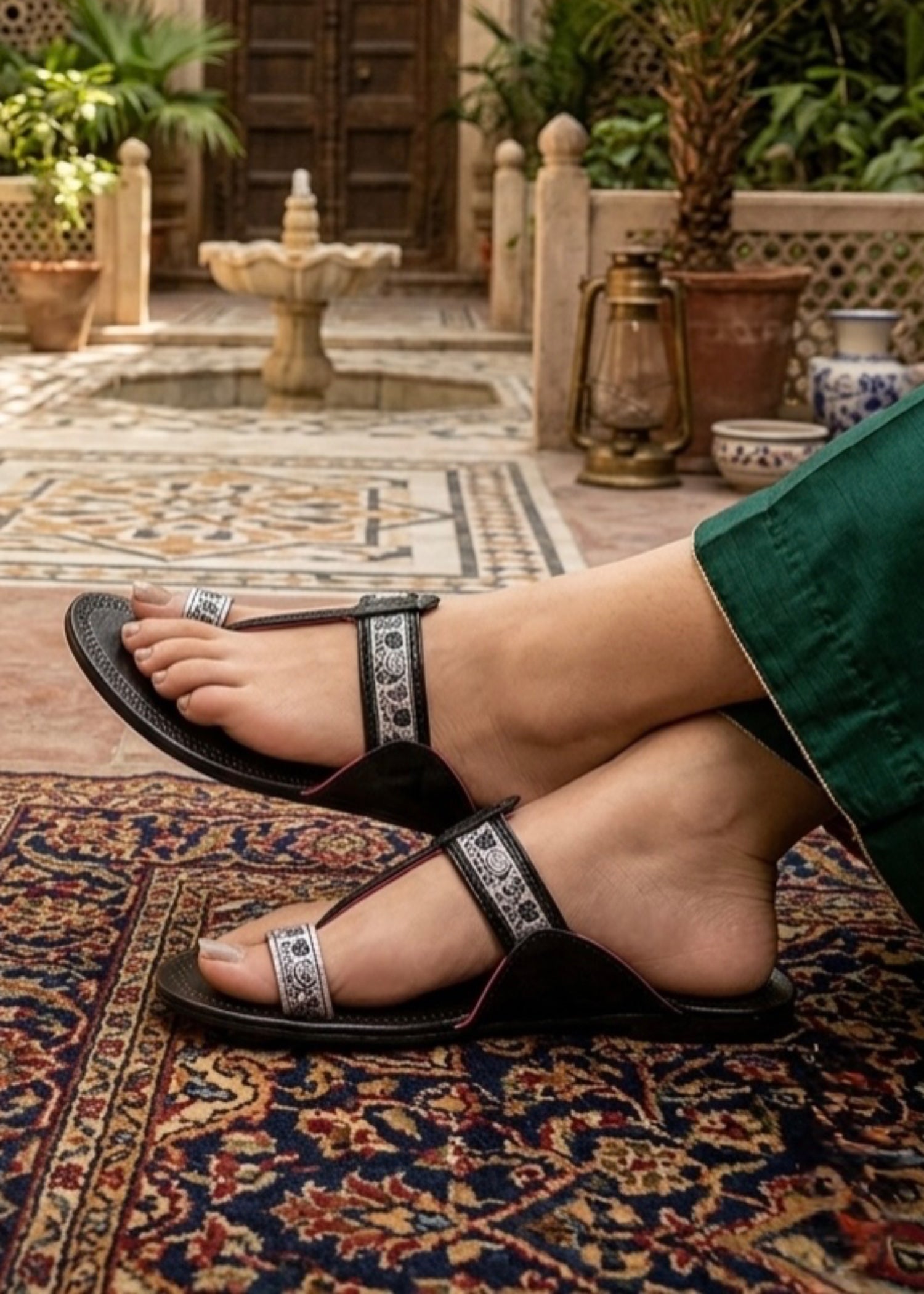 Kolapuri in Silver, black by - High Quality Women Kolapuri SSN9408