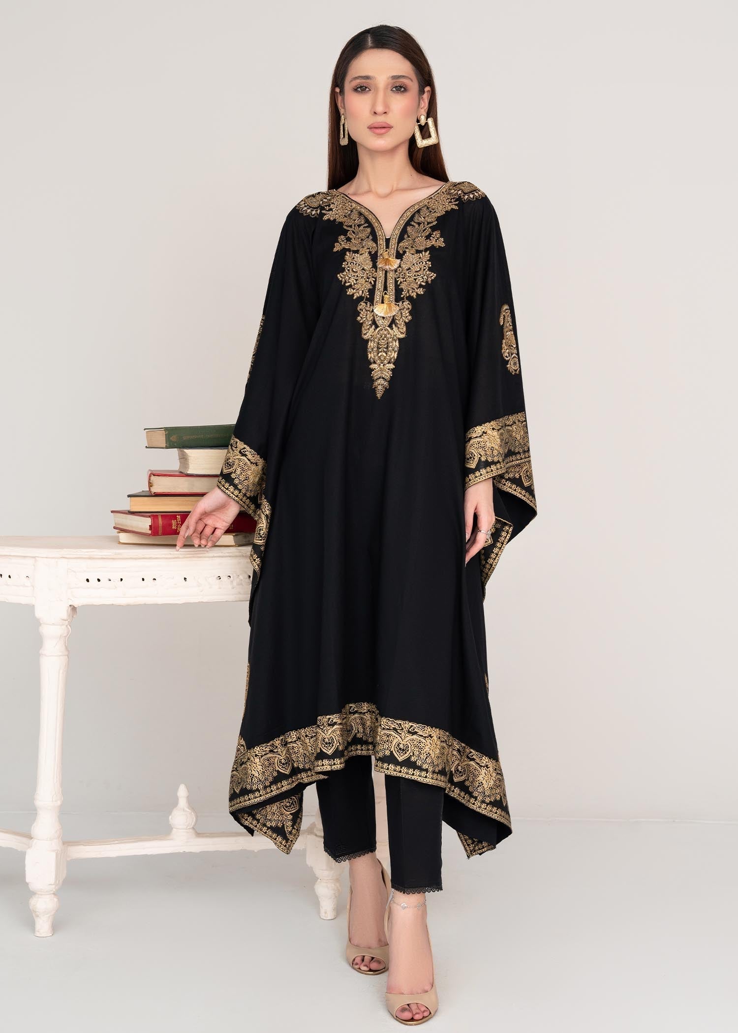 lawn Kaftan in Black