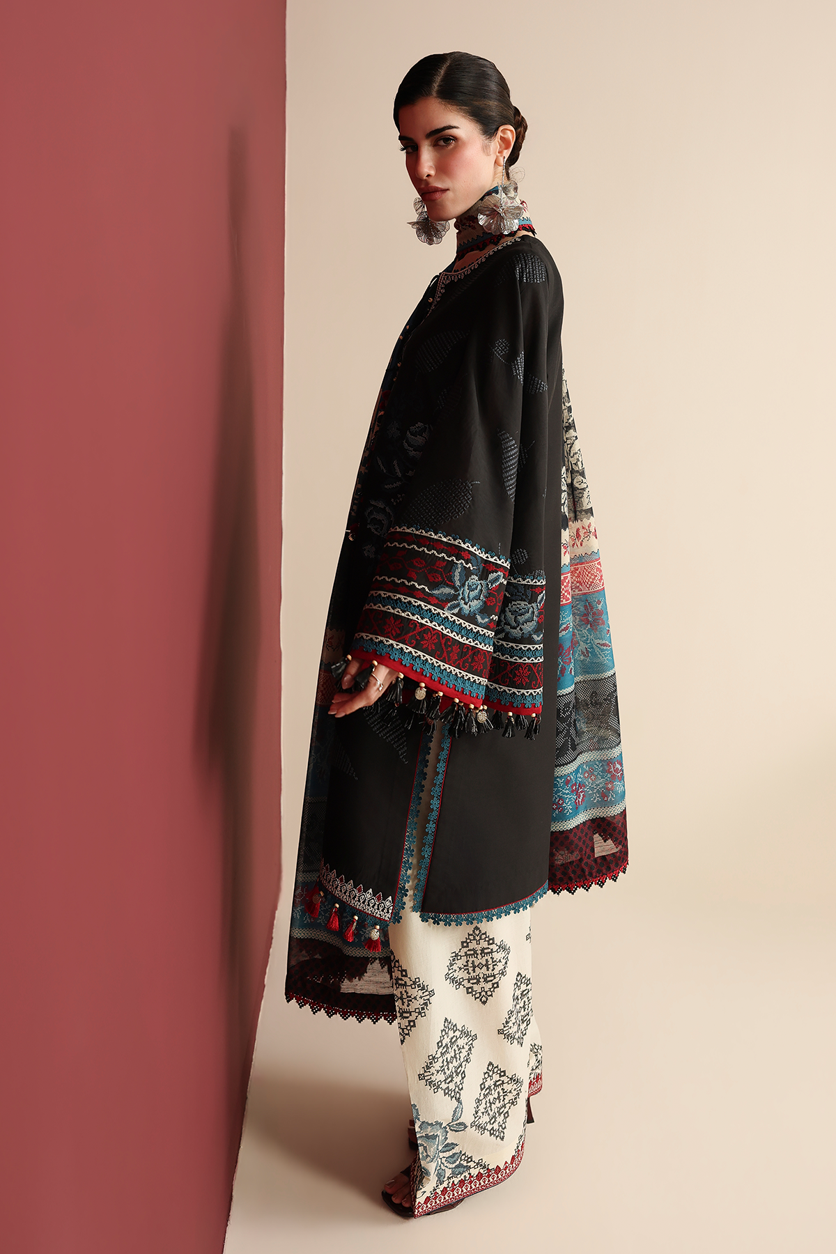 Iris Luxury Festive Lawn – IL26-D05