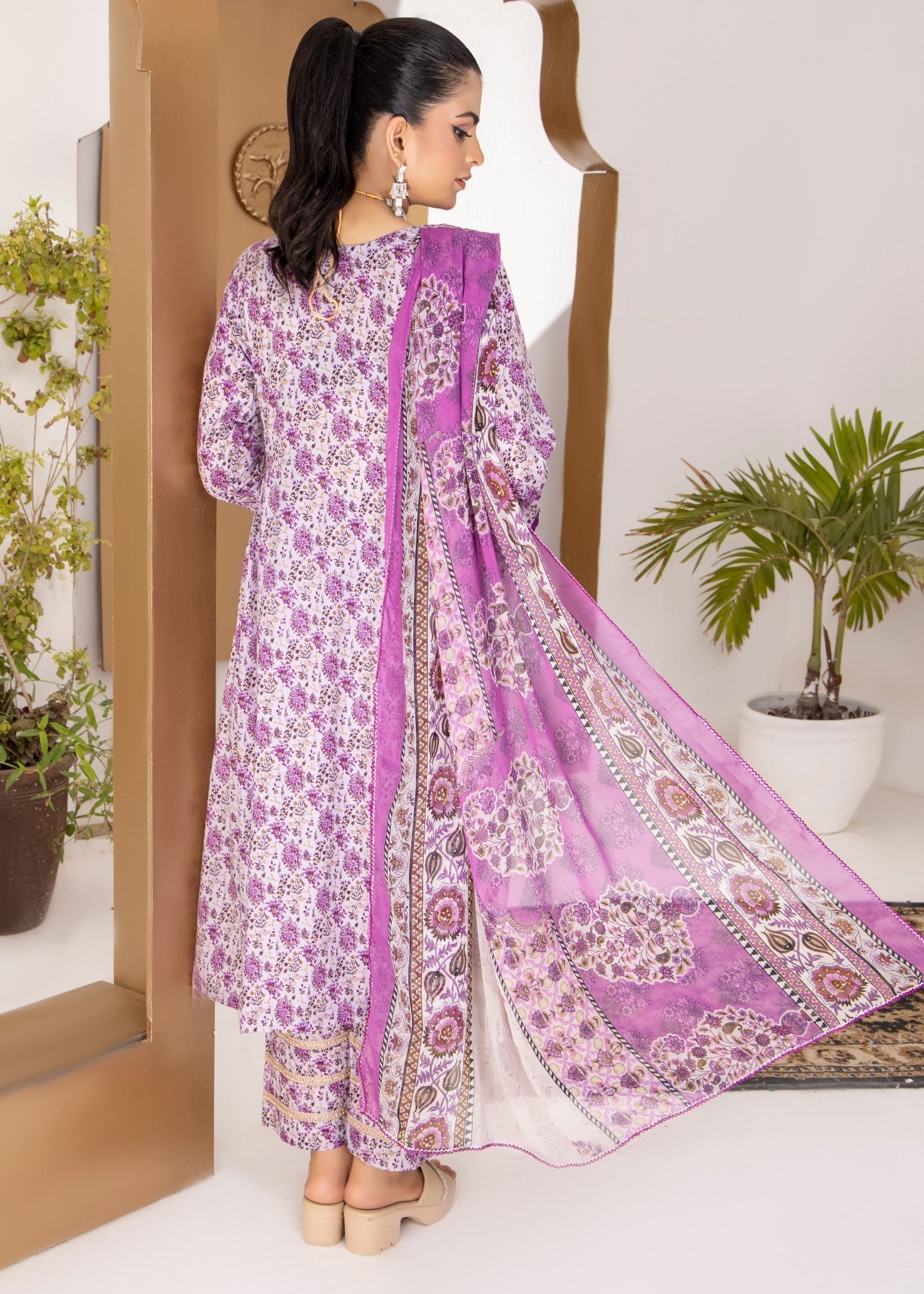 lawn Pishwas in Lavender