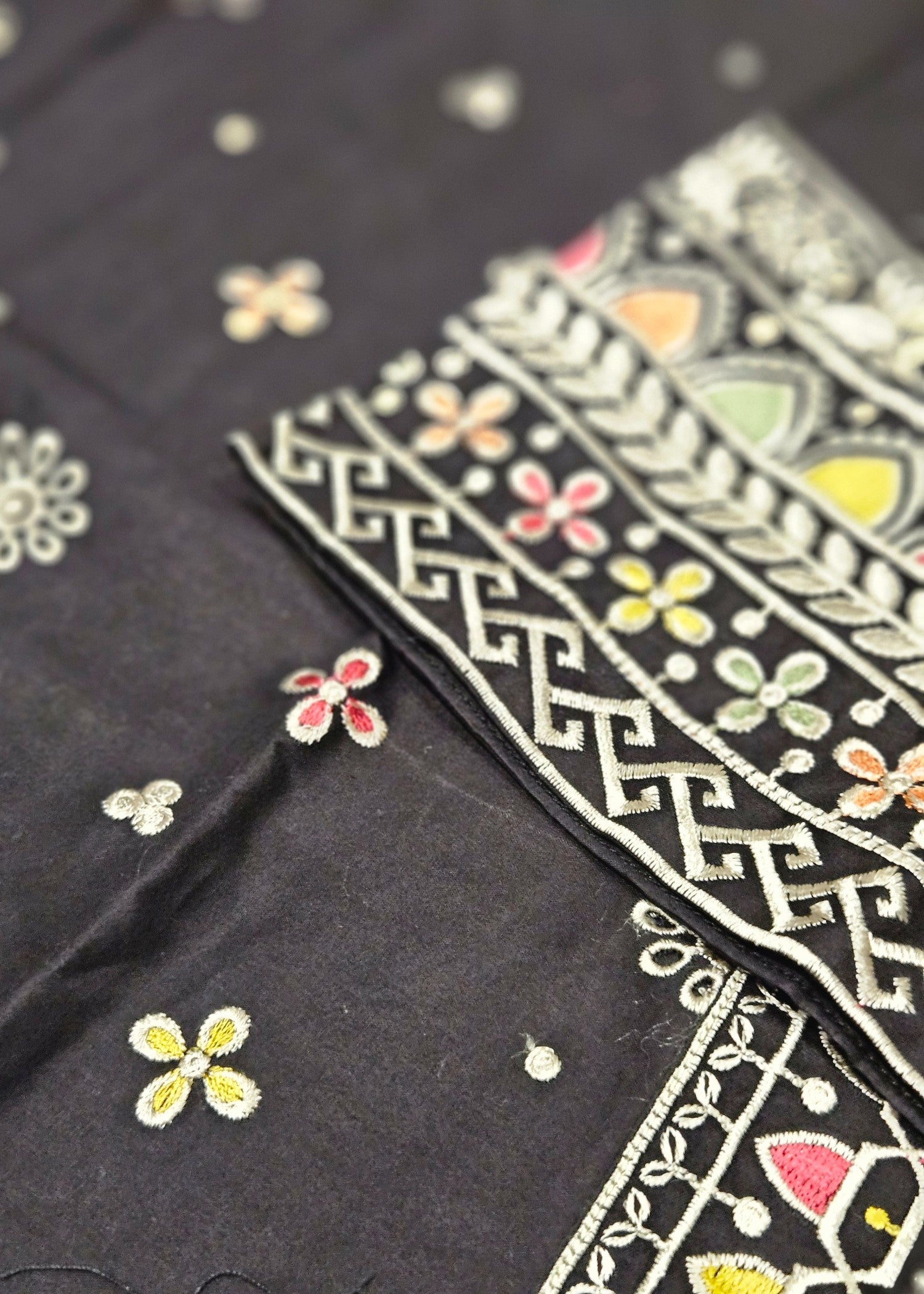 lawn Kurta Set in Black, multi