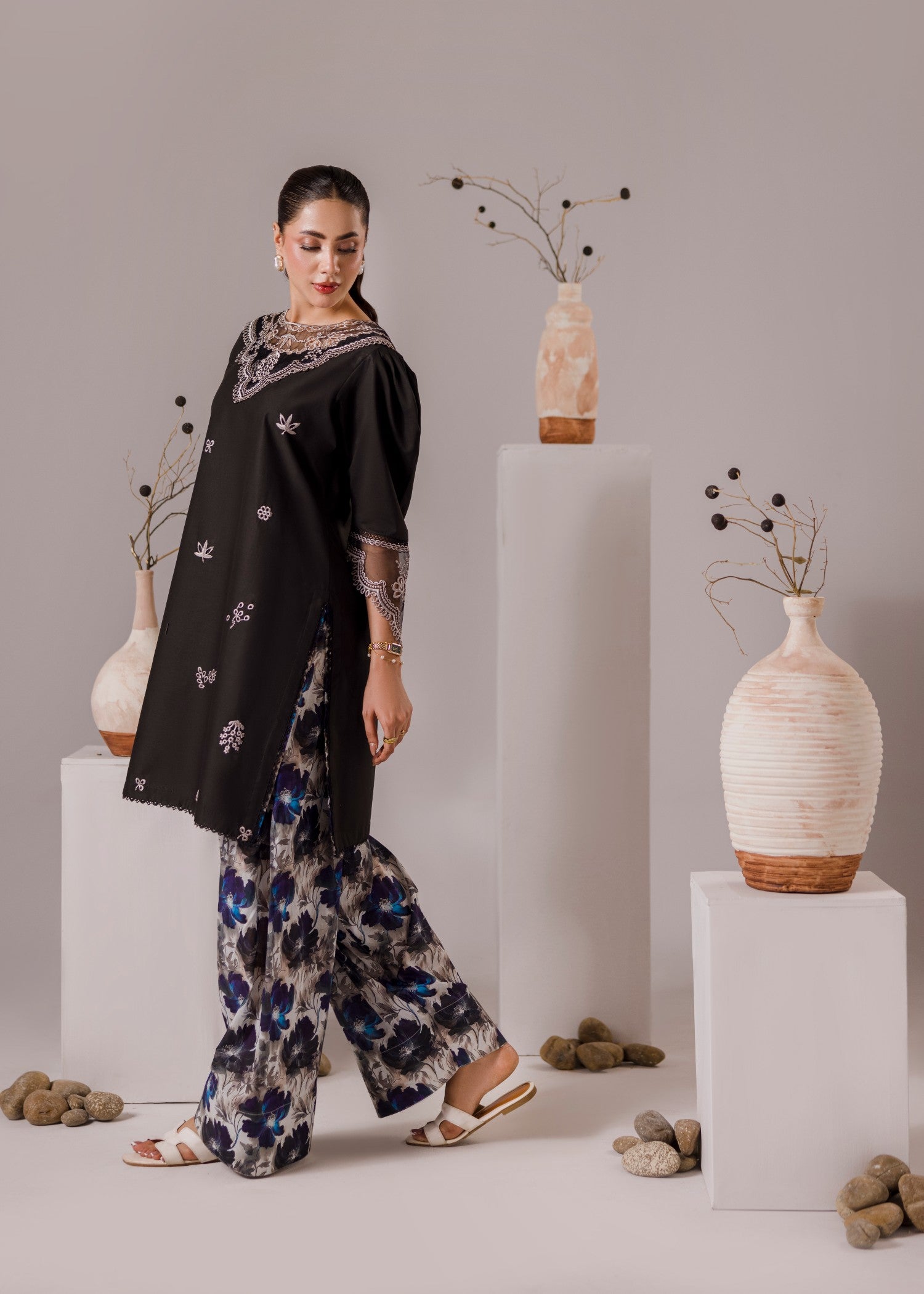 lawn Kurta Set in Black, indigo