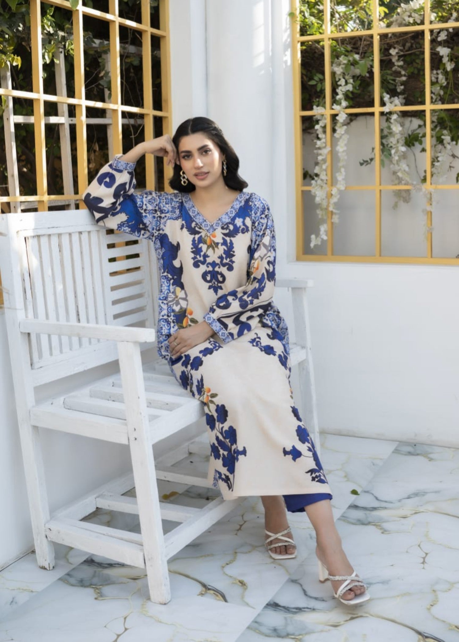 poly lawn Kaftan in Ivory, iris