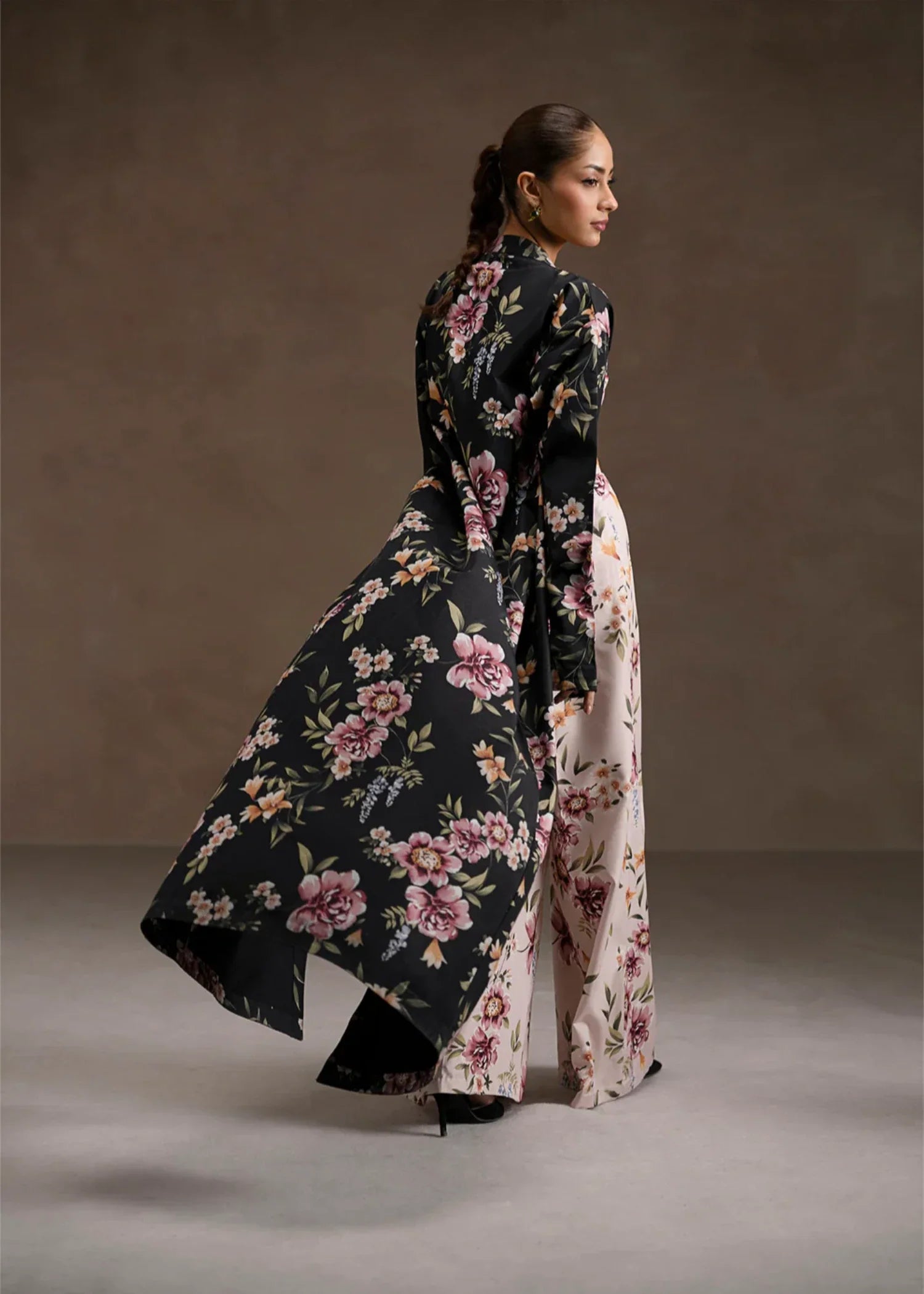 poly lawn Gown in Black