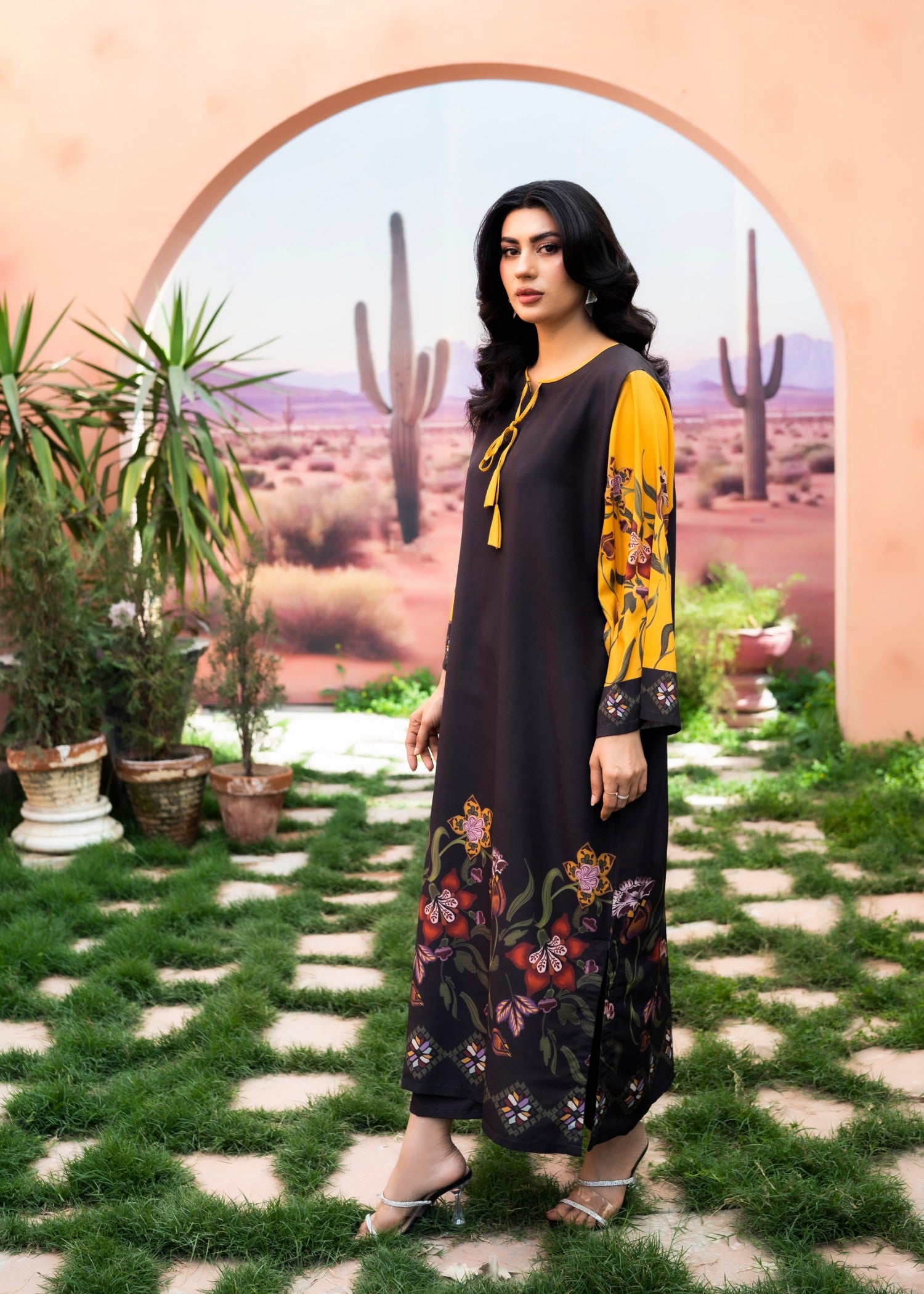 poly lawn Kaftan in Ebony