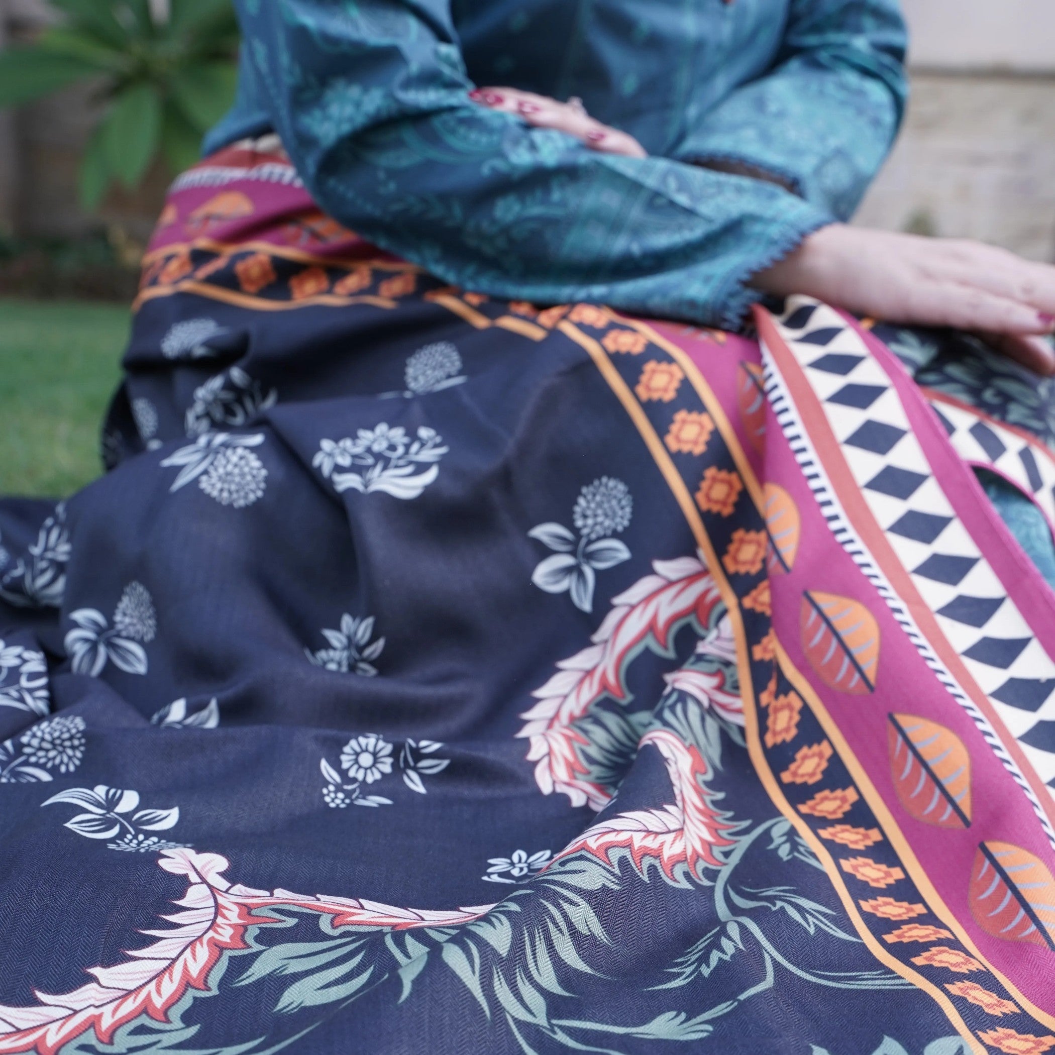 Shawl in Black Color by - Trendy Women Shawl ZRM1138