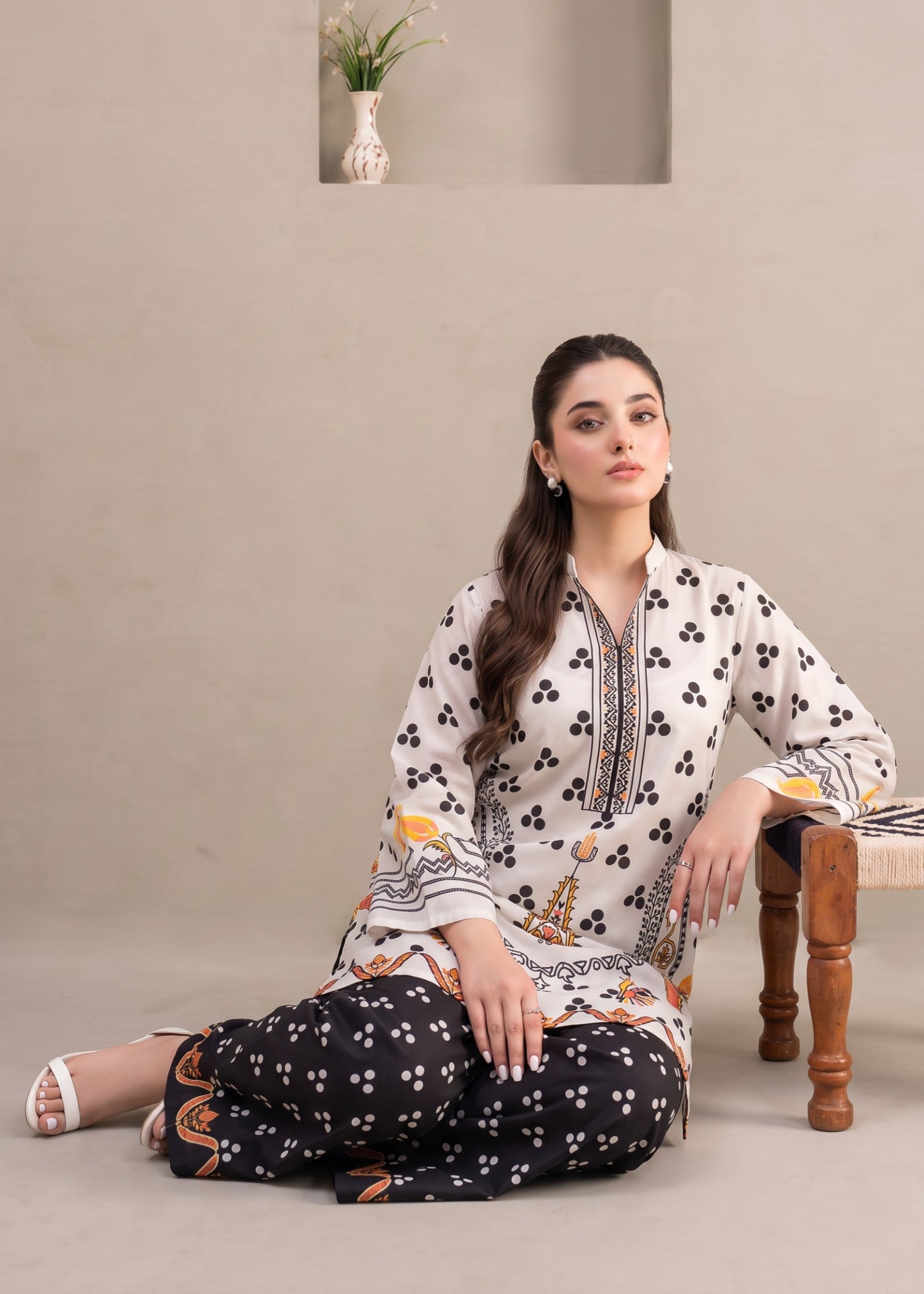 polyester crepe Kurta Set in Black, white
