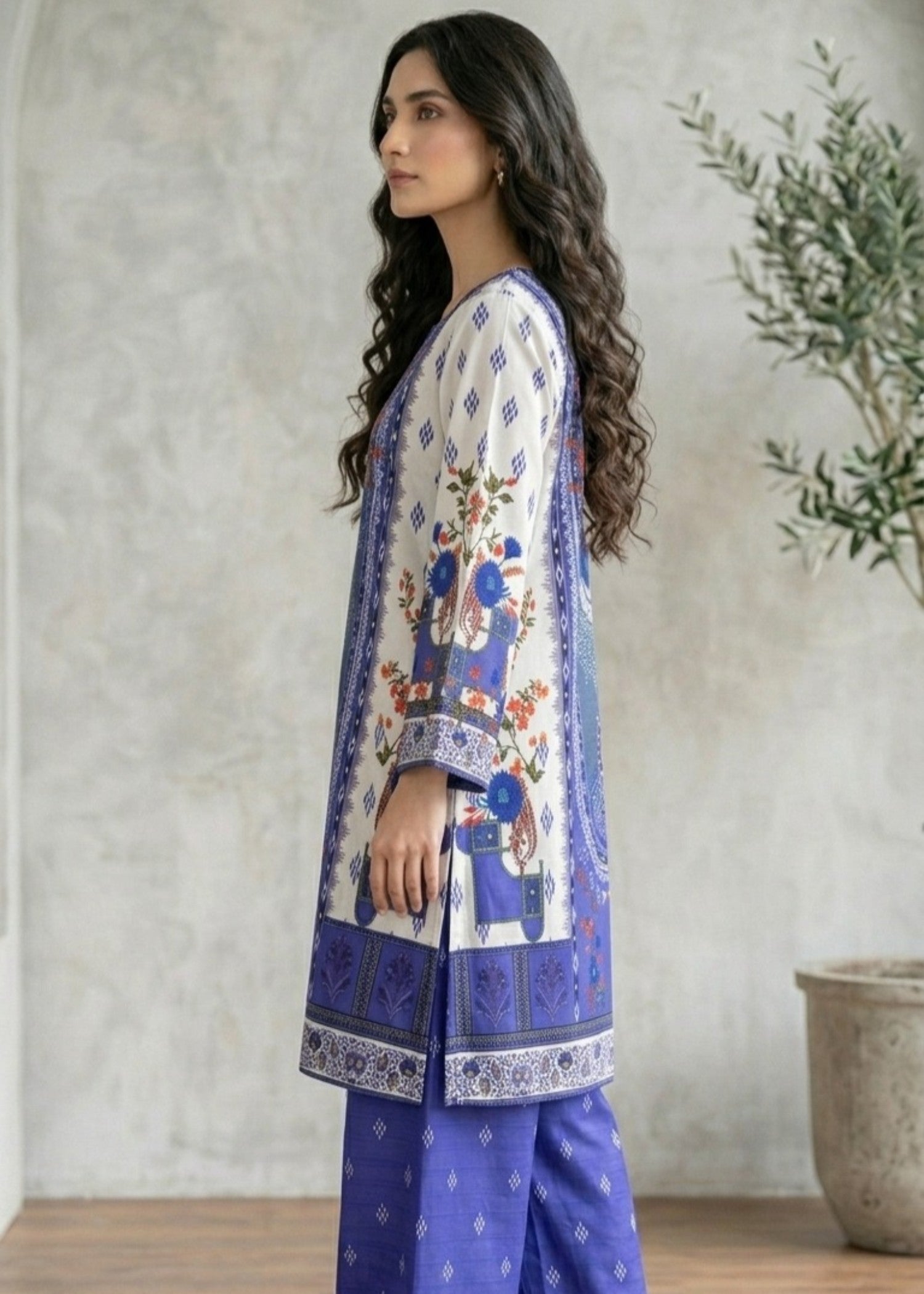 silk grip Kurta Set in Sapphire blue, white