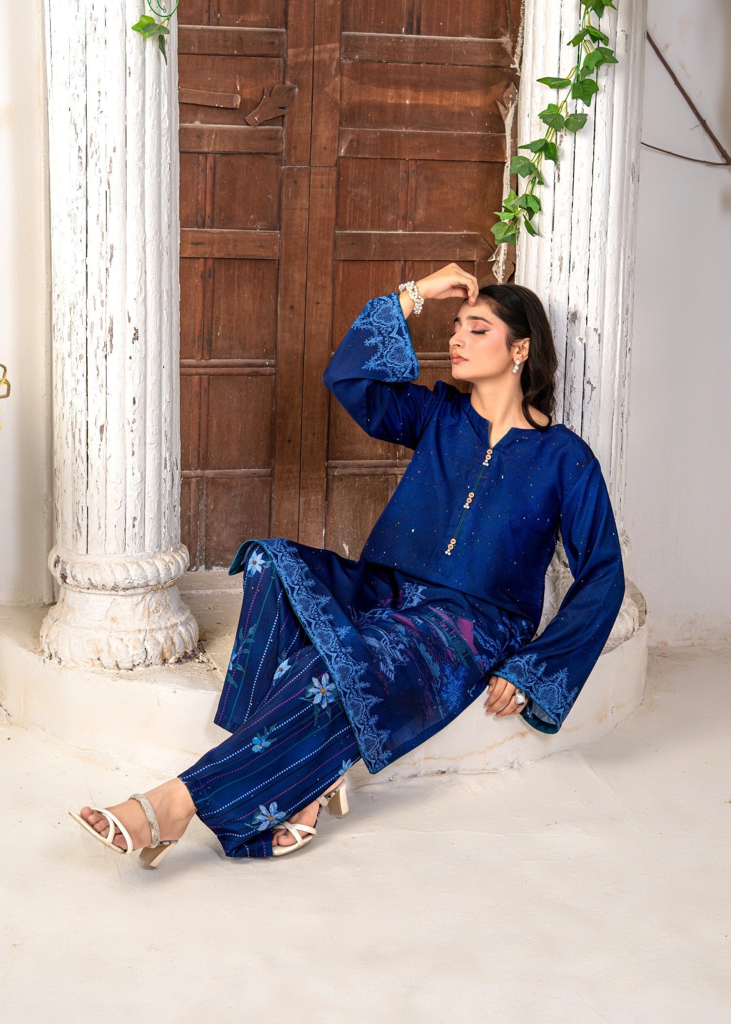 swiss lawn Kurta Set in Blue, dark blue, midnight blue