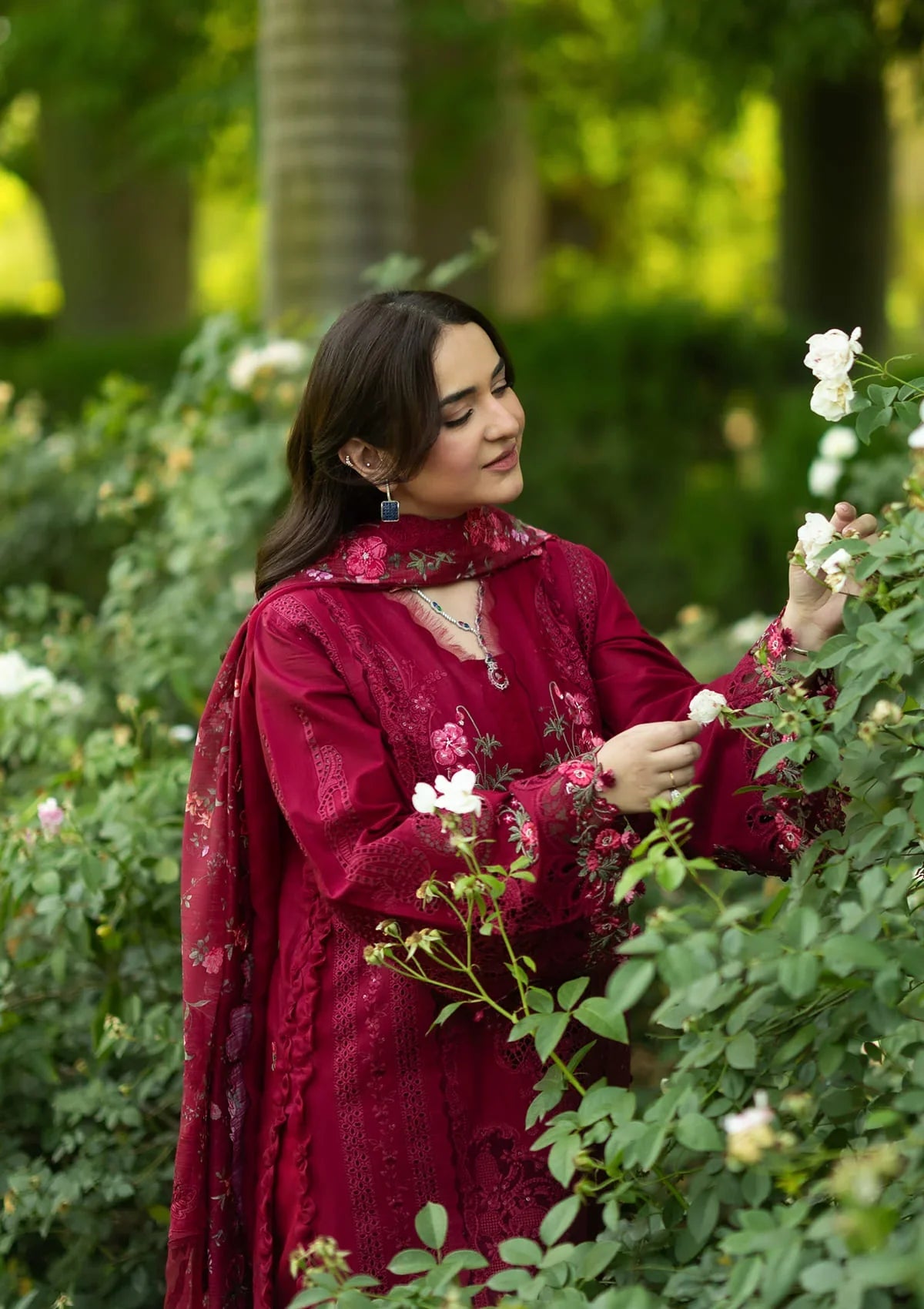 Luxury Lawn – ELQ-4a Falling Petals