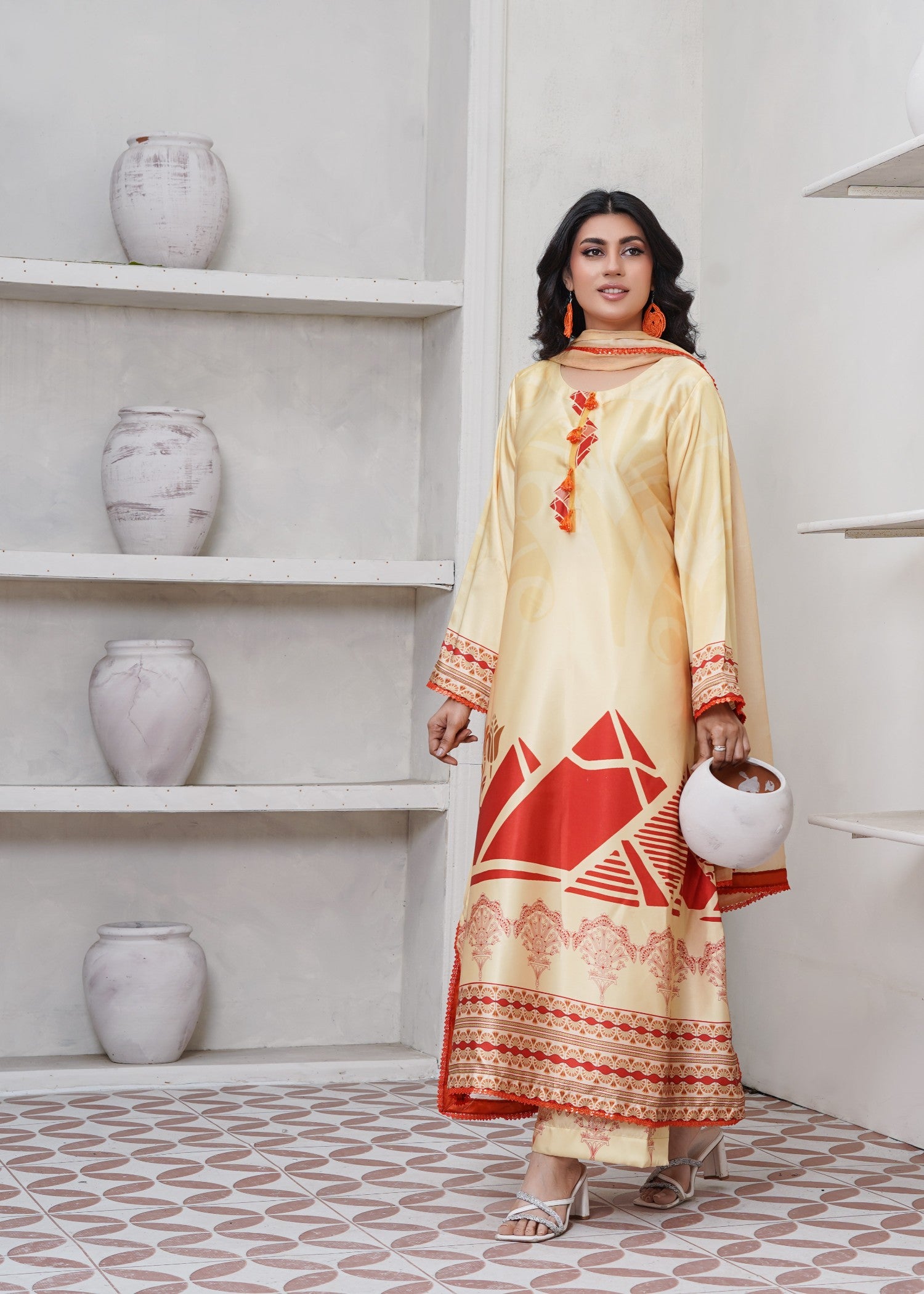 charmuse/shamooz Kaftan in Scarlet, vanilla