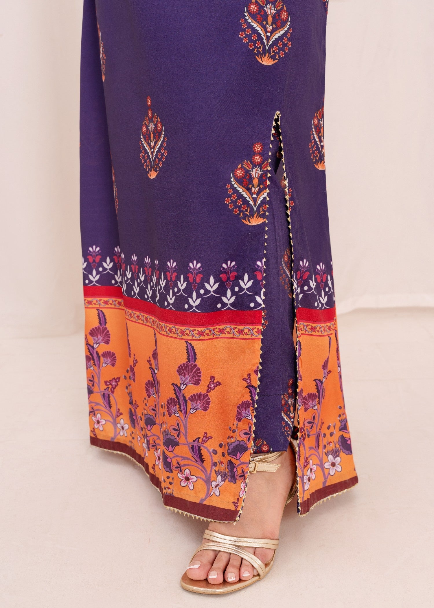 silk crepe Kurta Set in Blue, multi