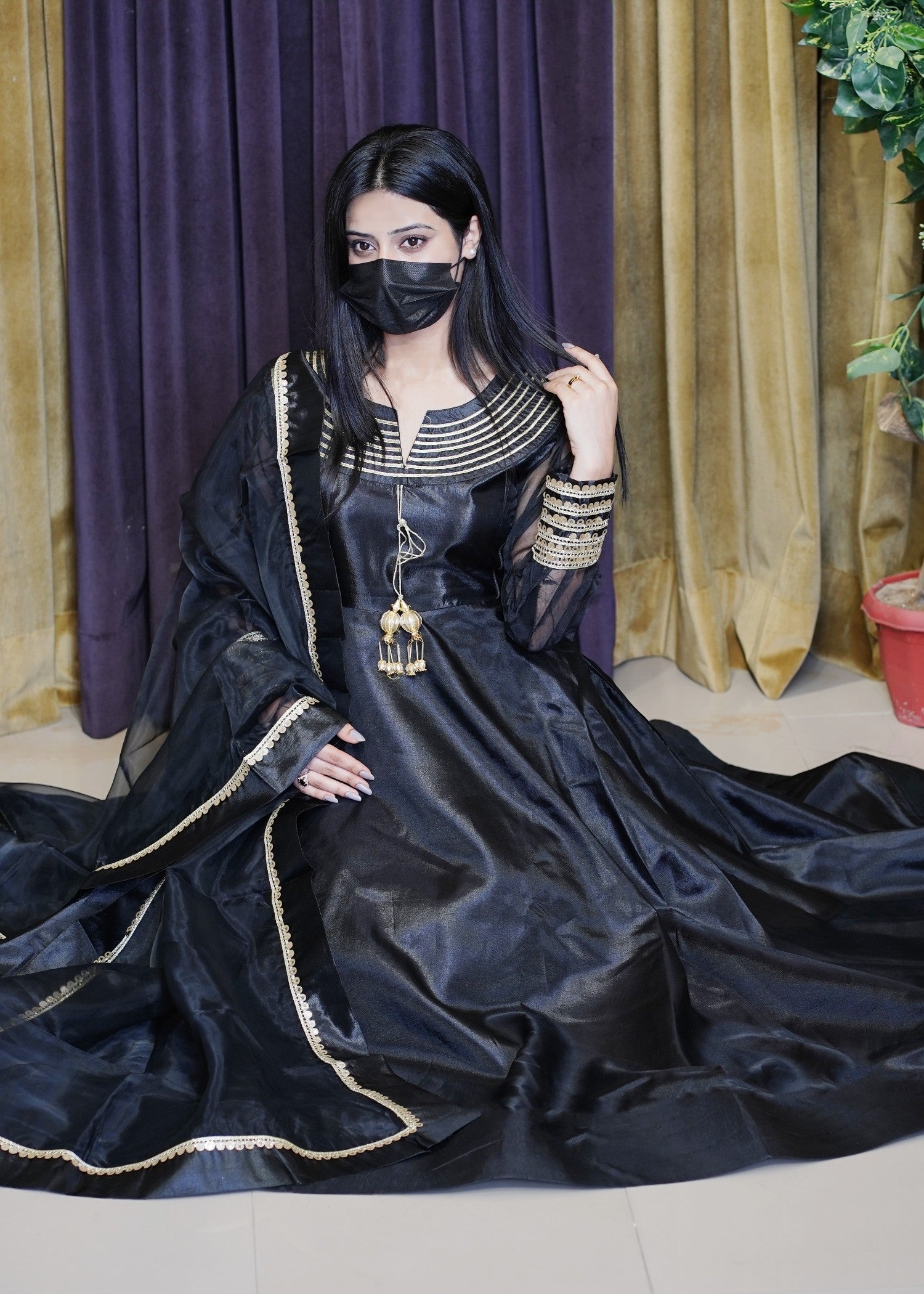 polyester kattan silk Maxi in Black